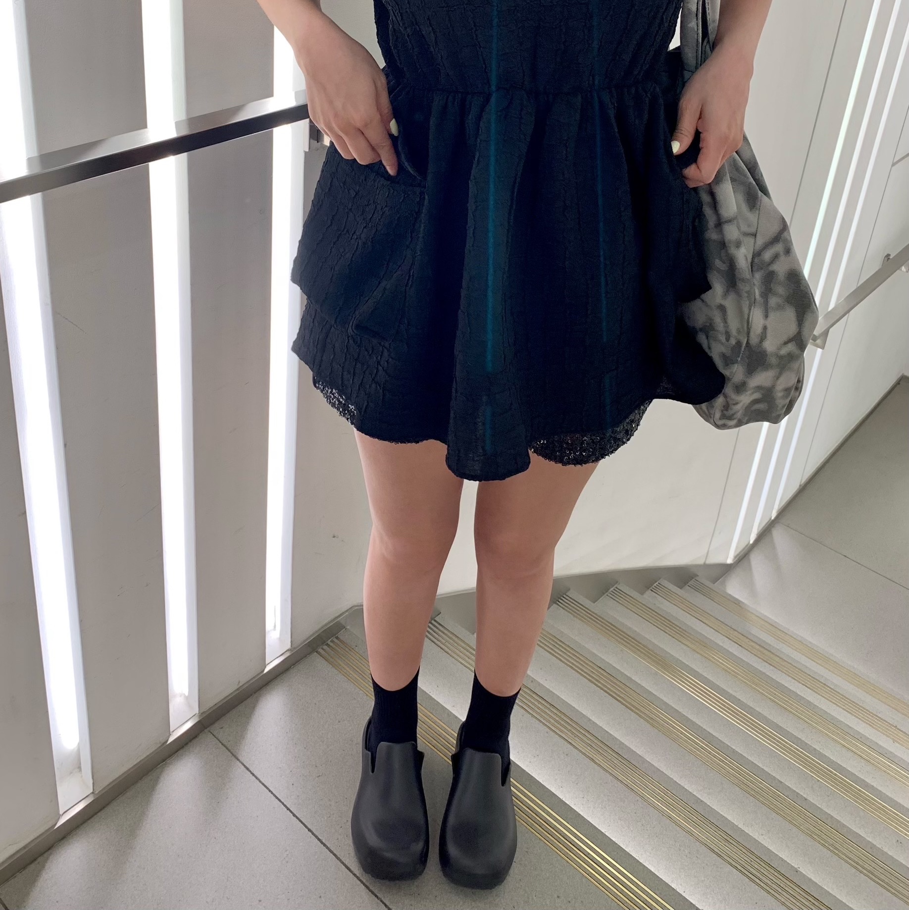 Bottega Veneta Rubber Flash Clog Black 착용 스타일 - 4