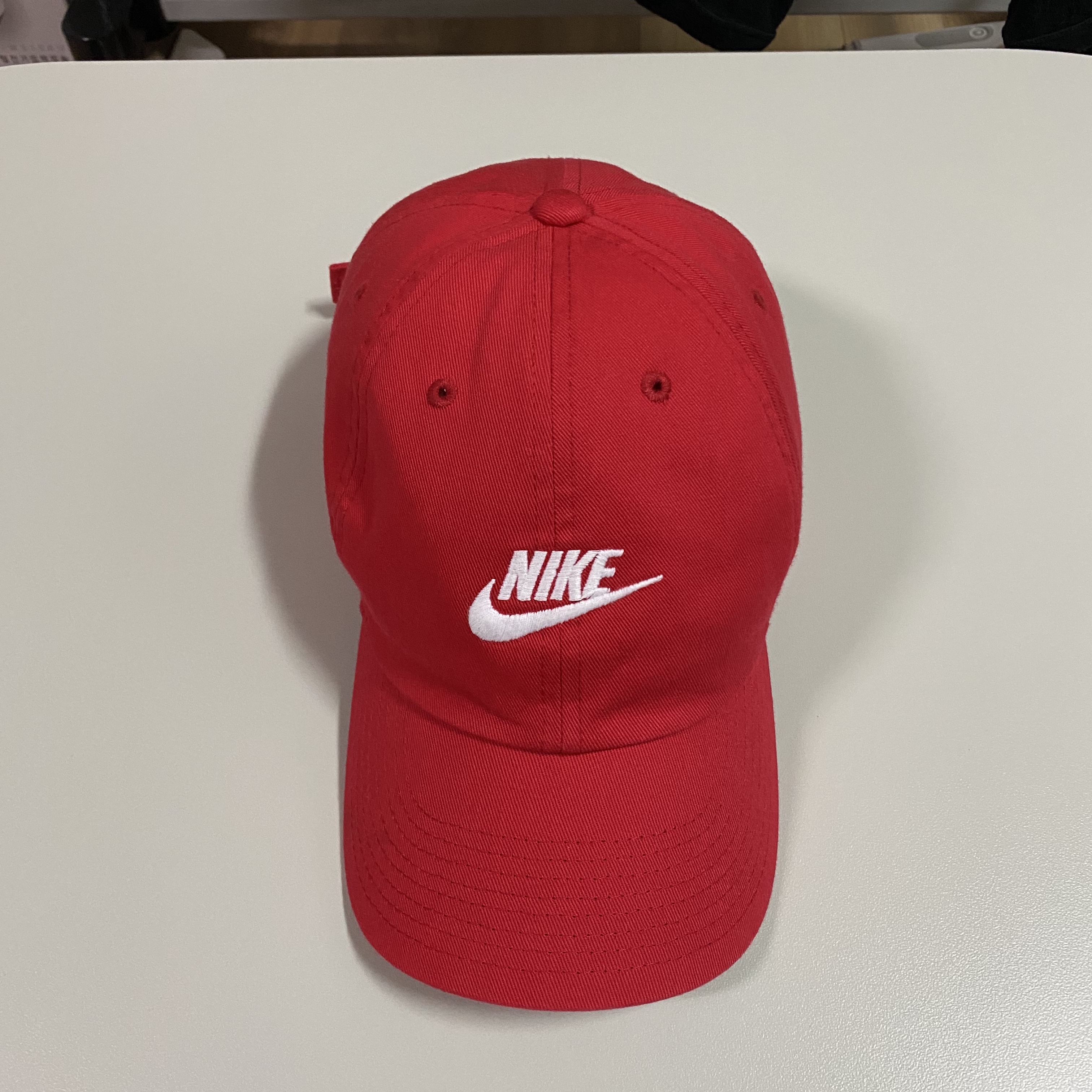 Nike Heritage 86 Futura Washed Cap University Red 착용 스타일