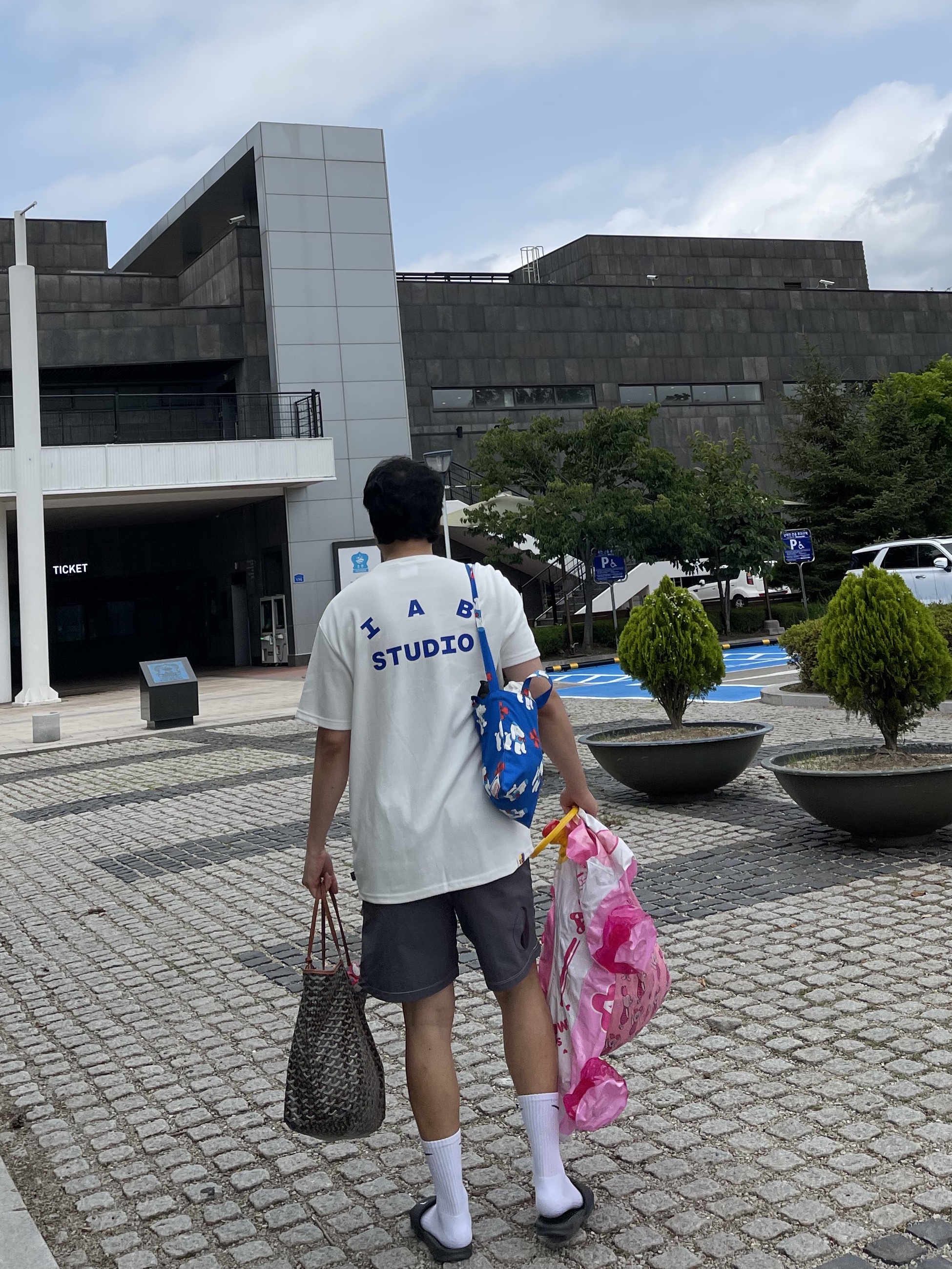 Stussy x Our Legacy Work Shop Water Shorts Charcoal, Nike x Stussy Benassi Slide Off Noir 착용 스타일