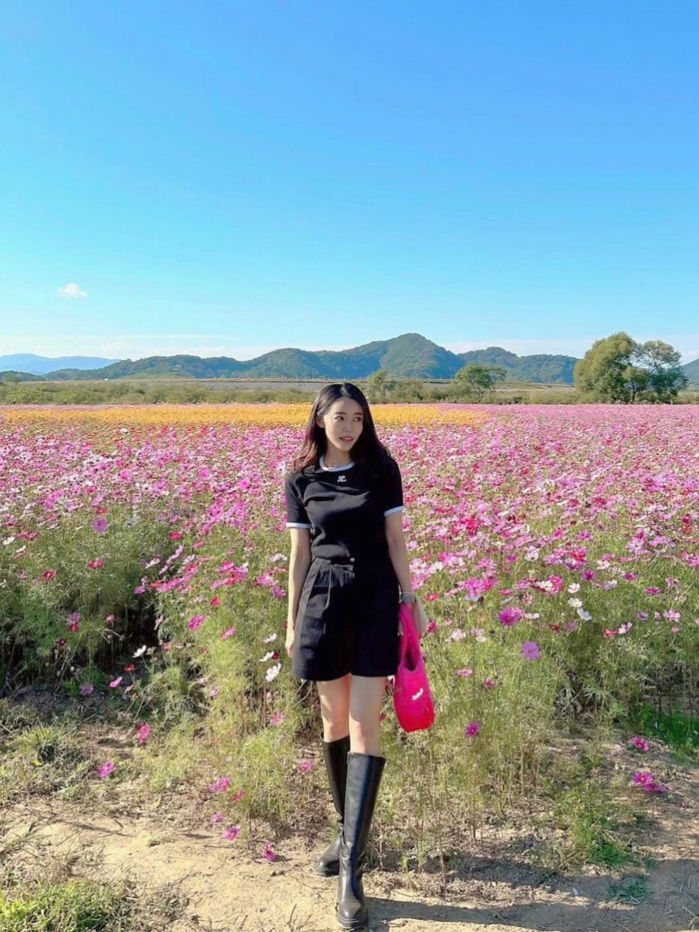 (W) Courreges Contrast T-Shirt Black, (W) Courreges Contrast T-Shirt Optic White 착용 스타일