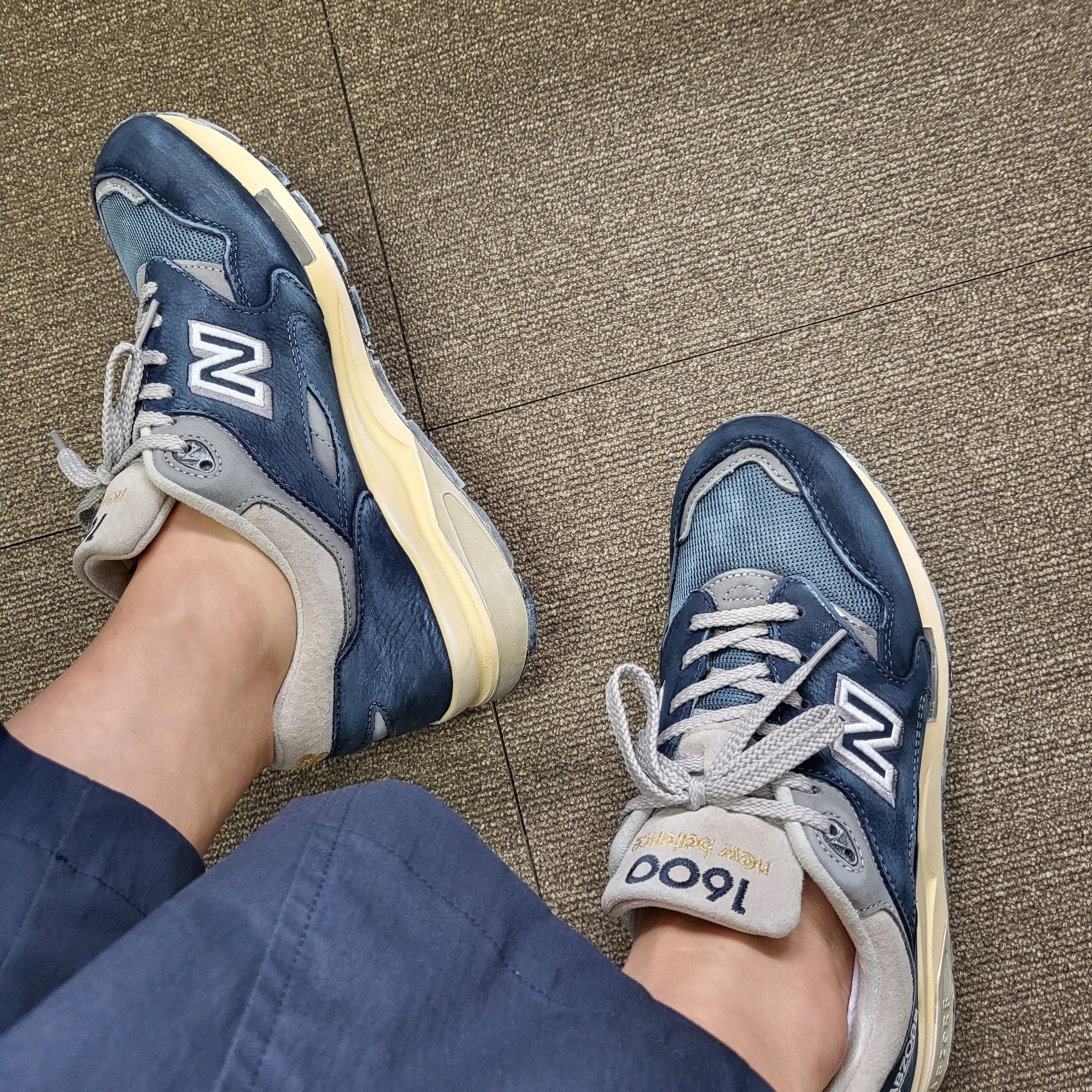 New Balance 1600 Premium Vintage Navy 착용 스타일 - 2