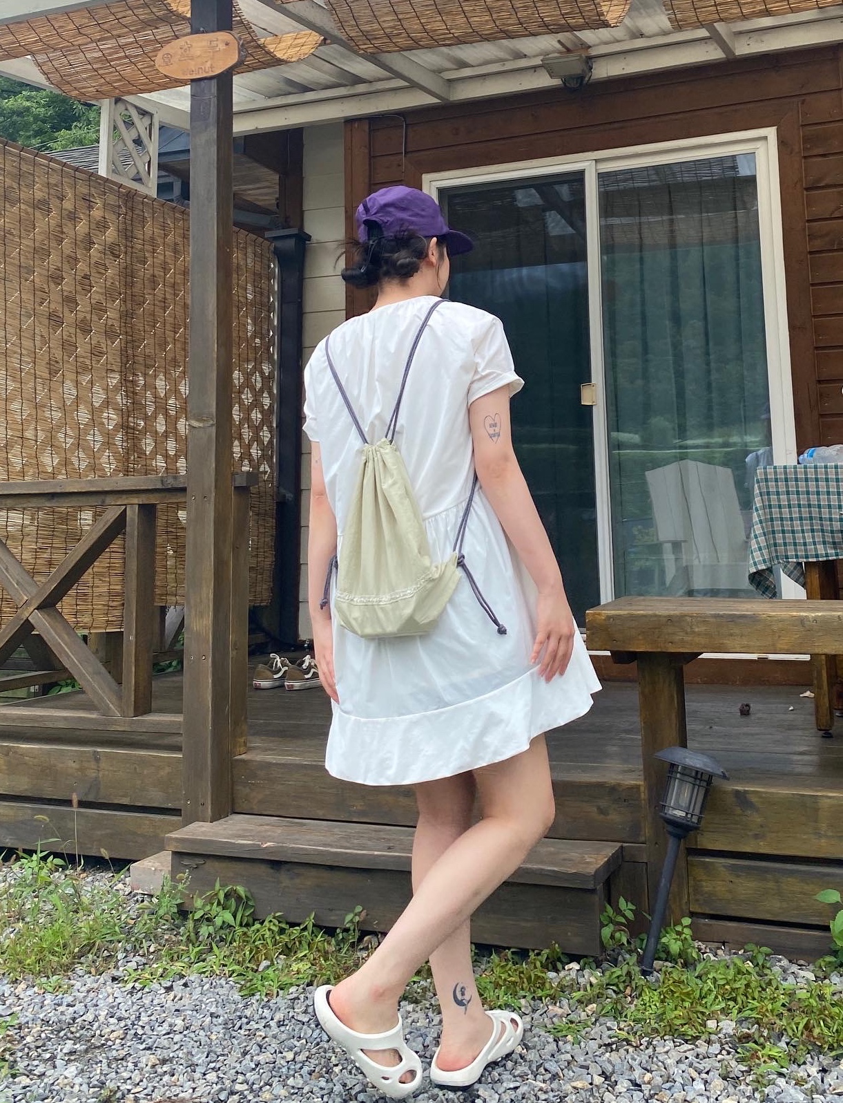 (W) Keen Shanti White Black 착용 스타일 - 3