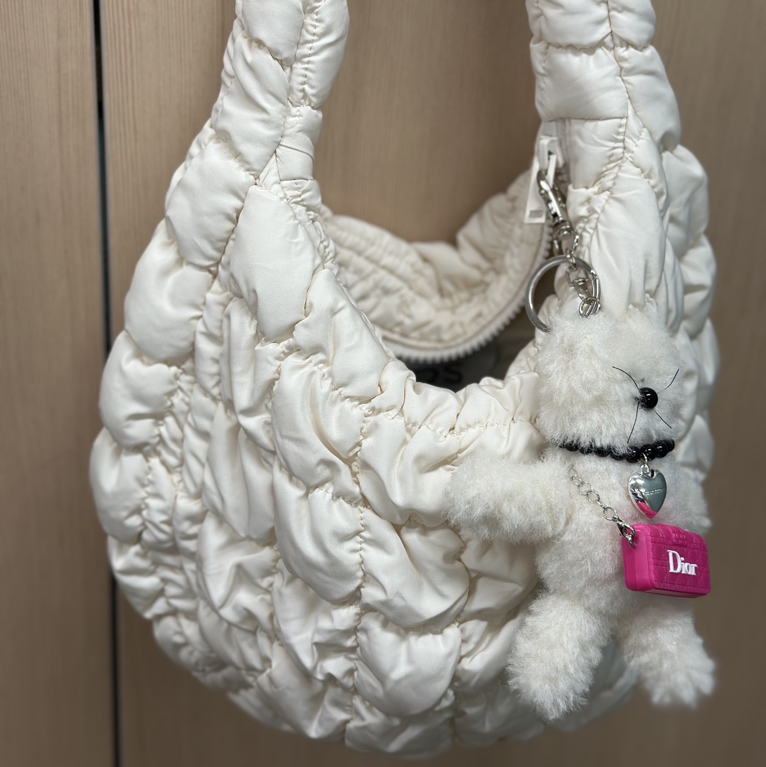 COS Quilted Mini Bag Cream 착용 스타일