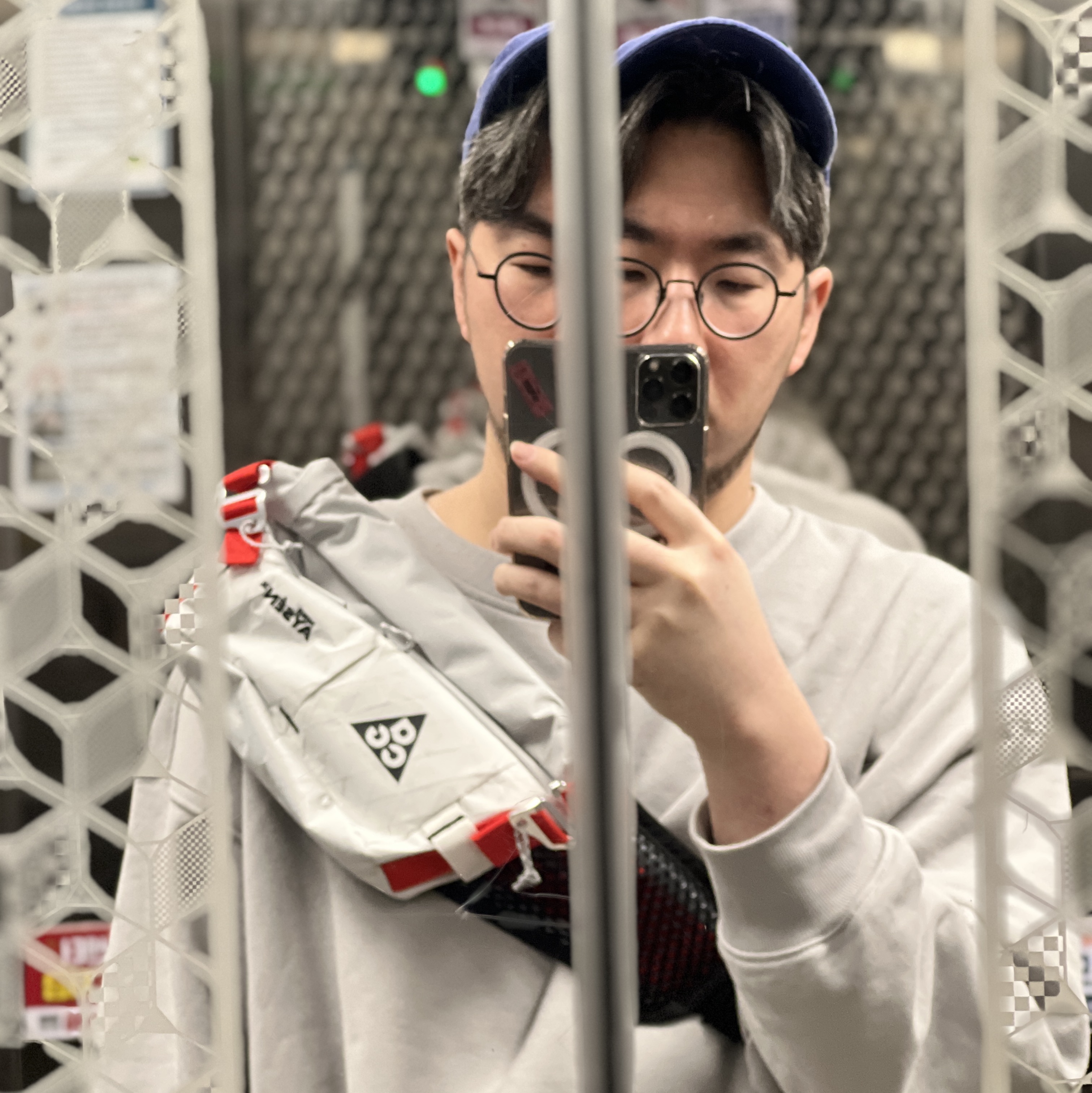 Nike ACG Aisen Penny Pack 3L White Photon Dust, Stussy Washed Stock Low Pro Cap Blue 착용 스타일