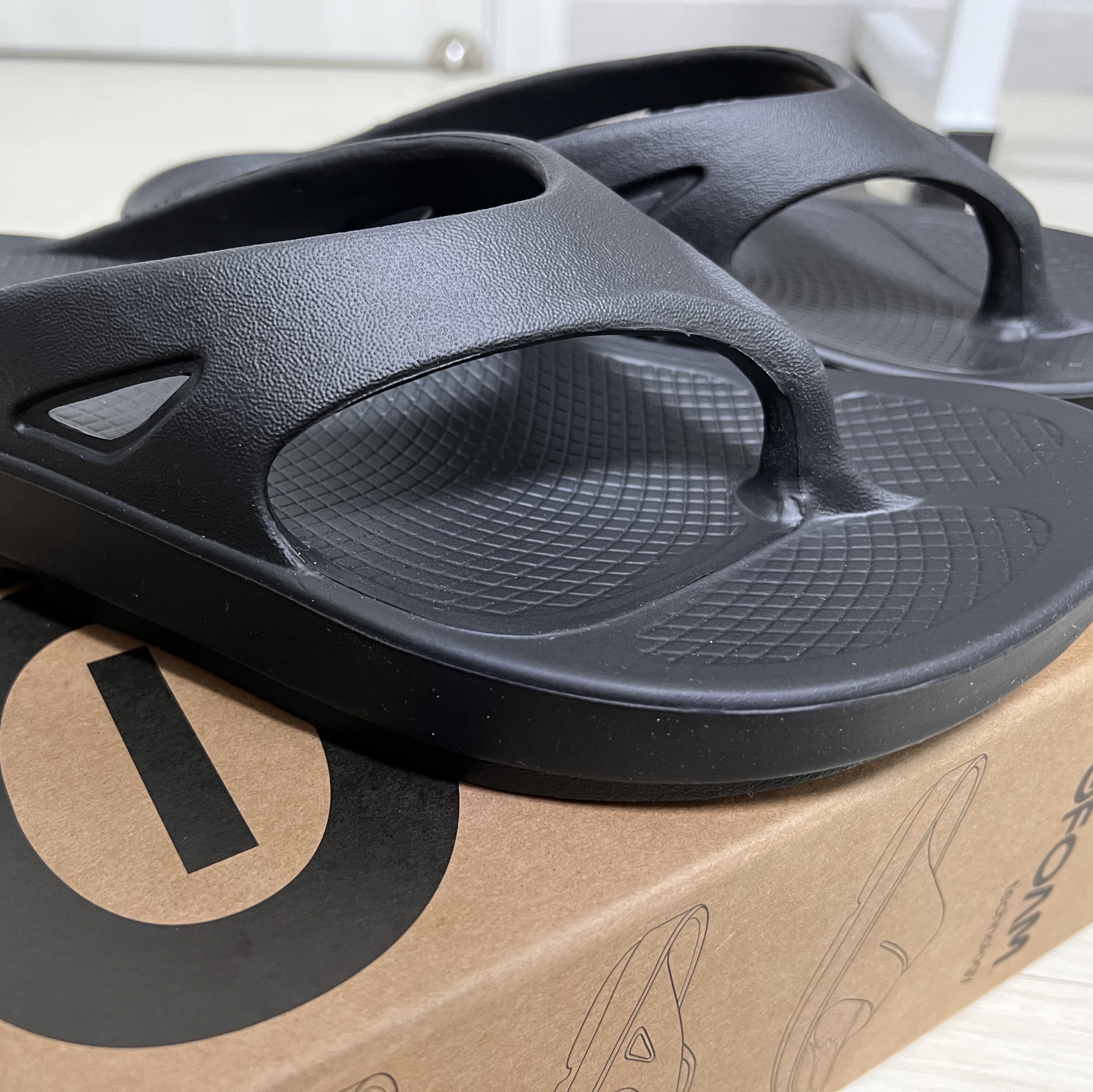 Oofos OOriginal Black 착용 스타일