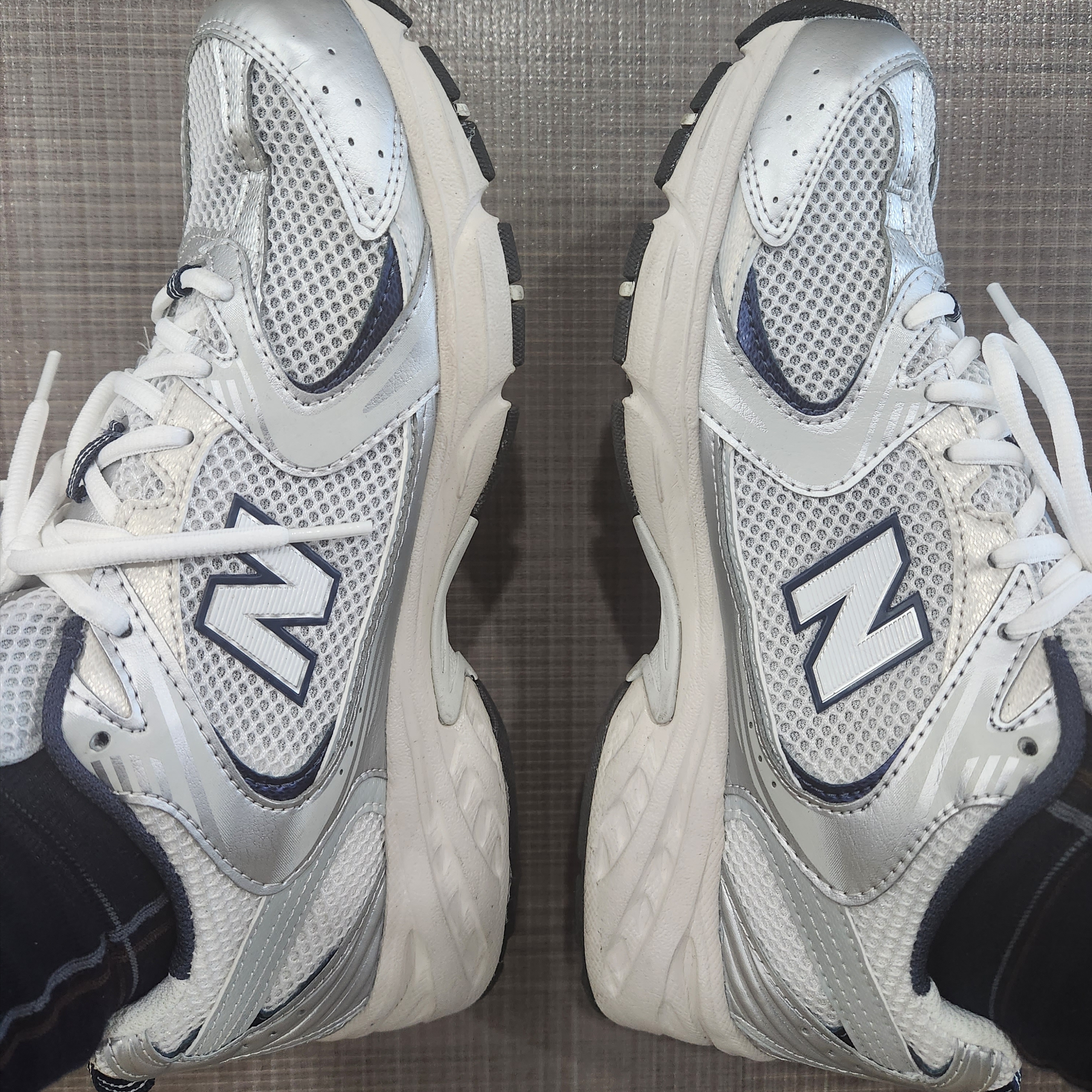 New Balance 530 Steel Grey 착용 스타일