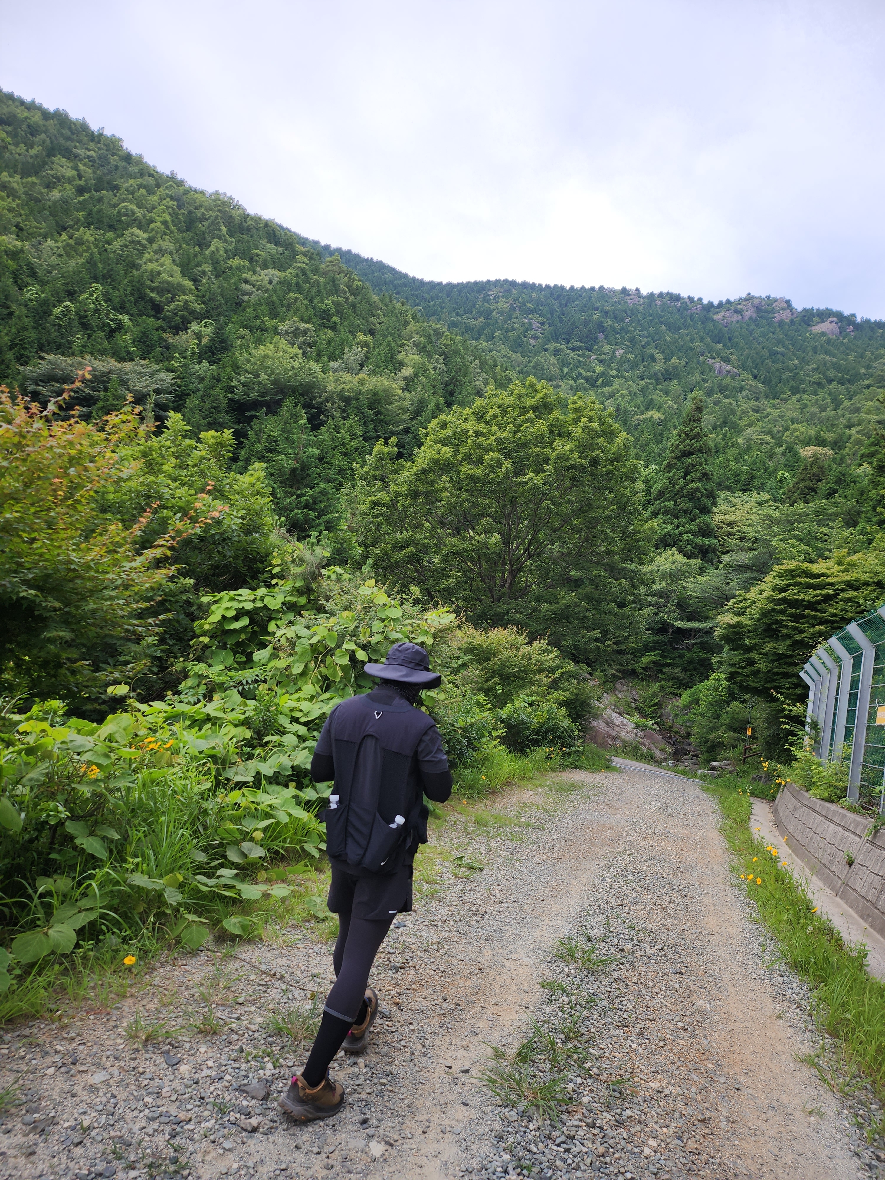 Nike ACG Buttles Vest Black - US/EU, Nike NRG ACG Storm-Fit Bucket Hat Black 착용 스타일 - 3