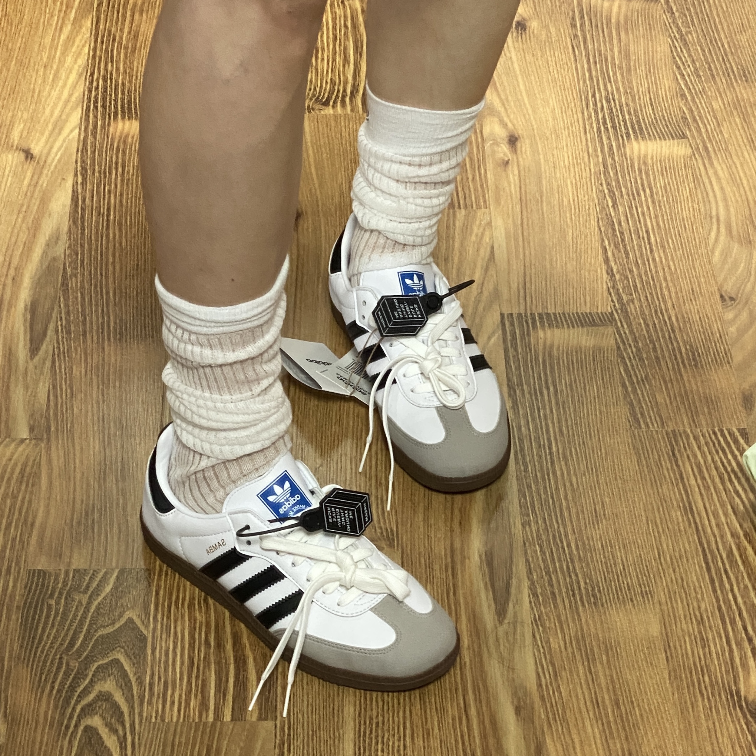 Adidas Samba Vegan White Black 착용 스타일 - 2