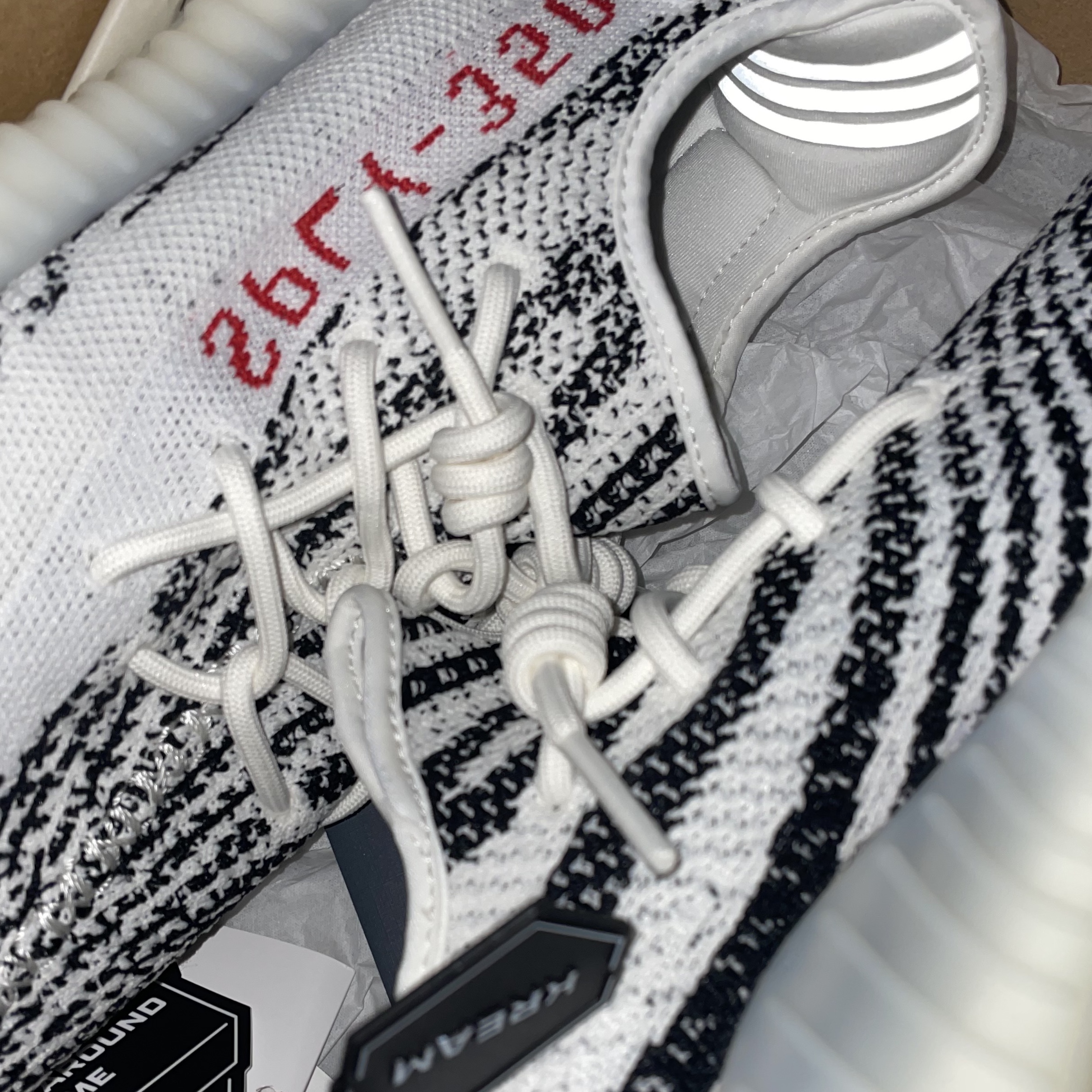 Adidas Yeezy Boost 350 V2 Zebra 2022/2023 착용 스타일
