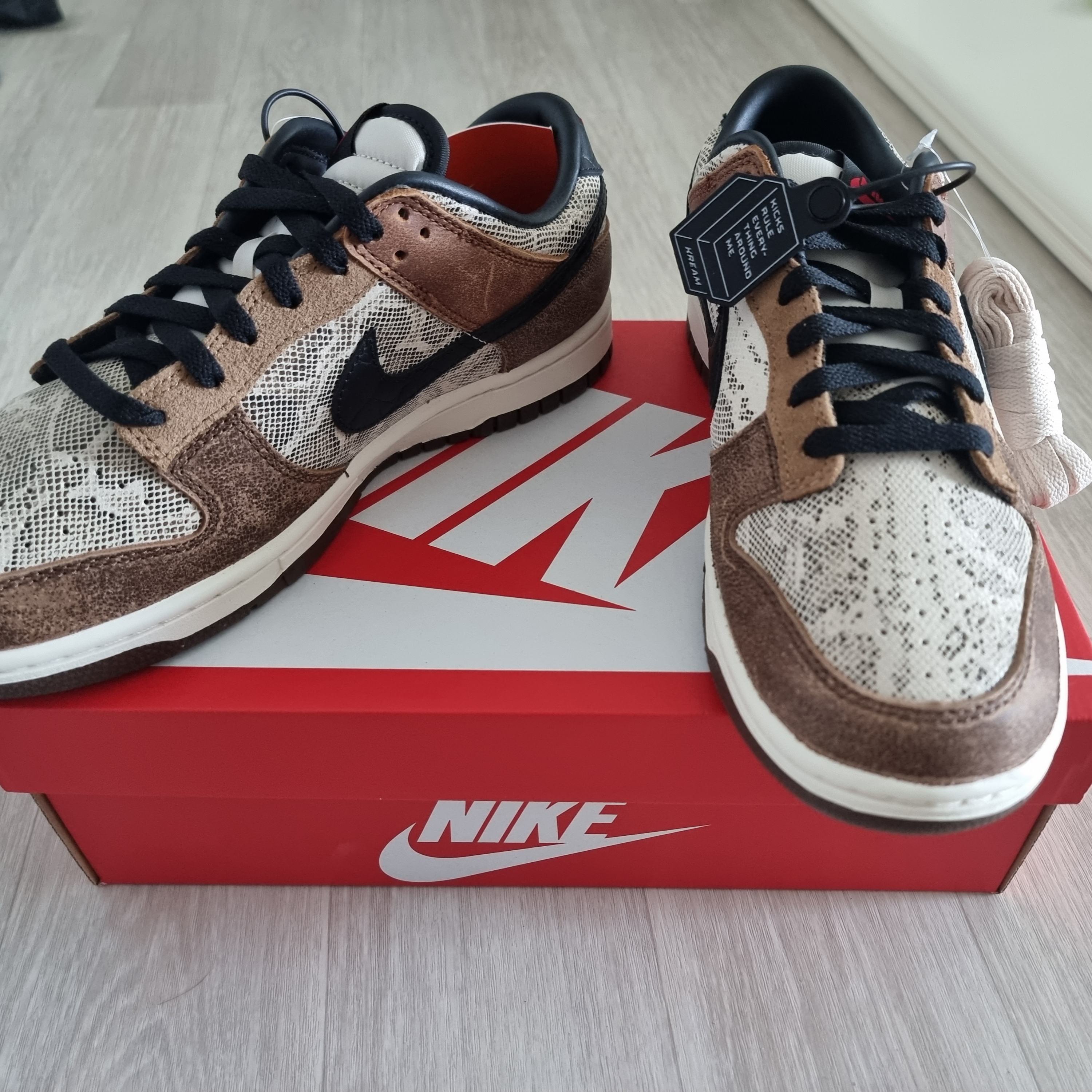 Nike Dunk Low PRM Head to Head 착용 스타일 - 1