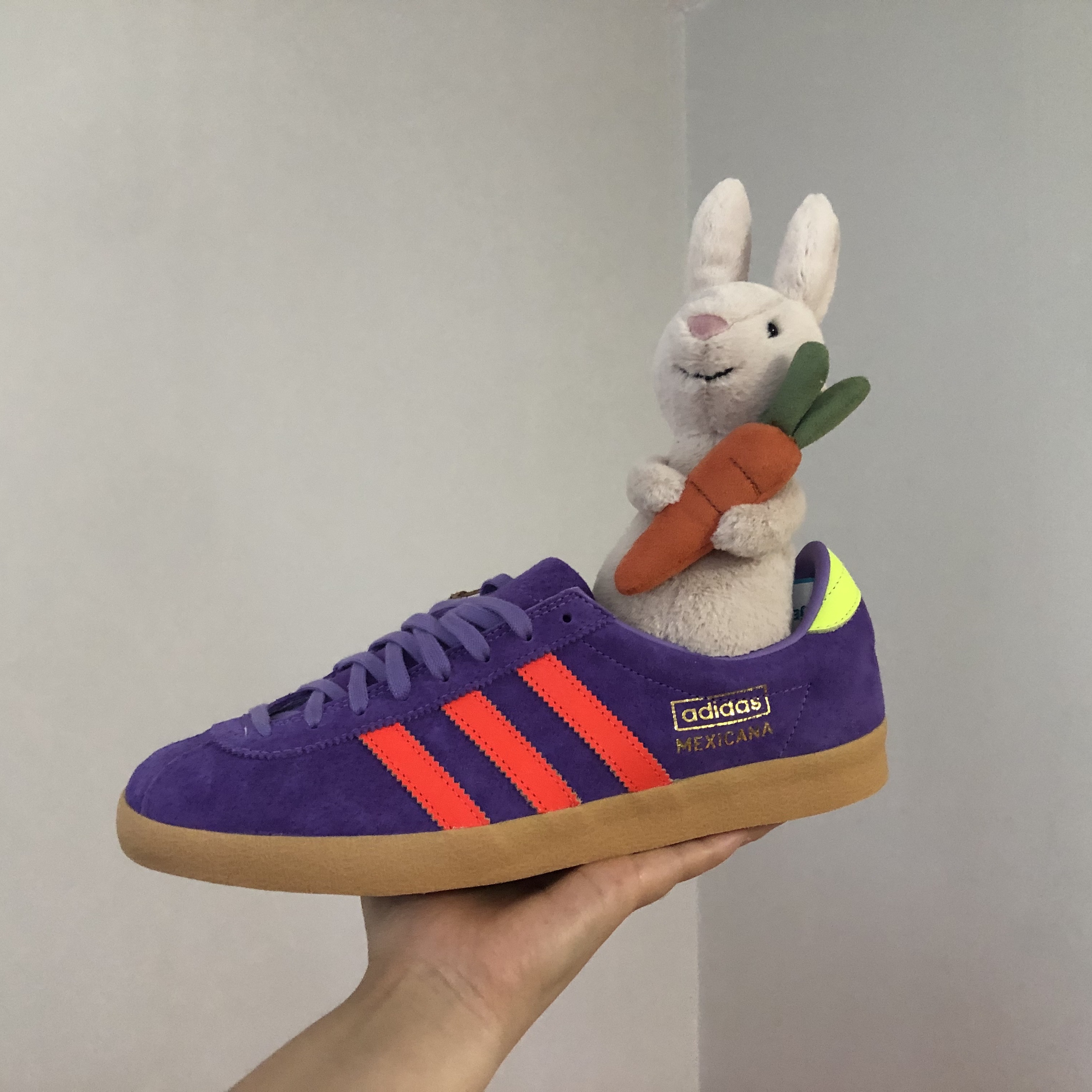 Adidas Mexicana Prototype Violet Fusion Solar Red - Size? Exclusive, Adidas London Brown Yellow - Size? Exclusive 착용 스타일 - 1