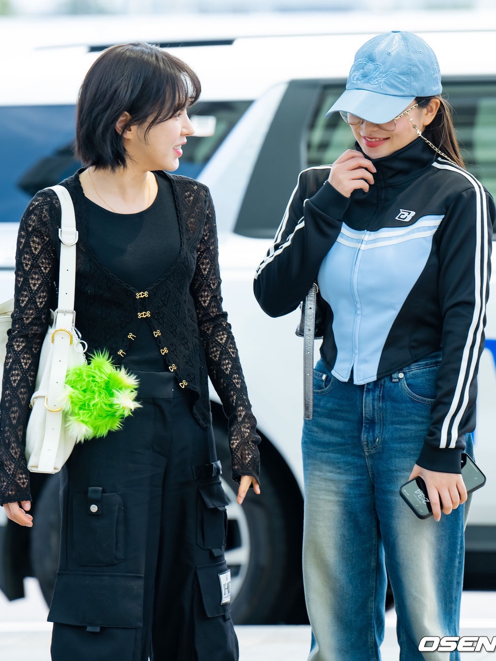 Givenchy Medium Voyou Bag in Leather Ivory 착용 스타일
