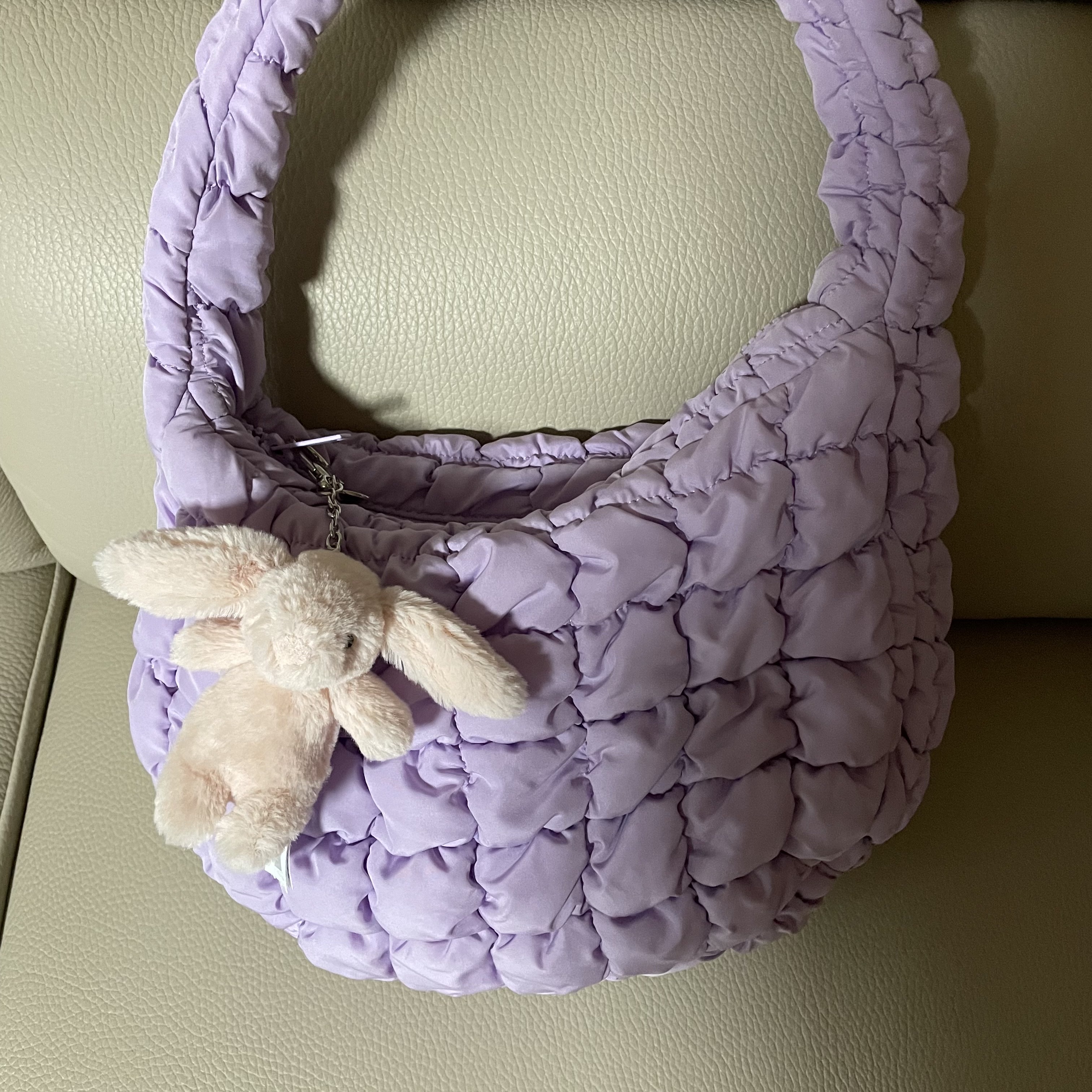 Jellycat Bashful Bunny Bag Charm Blush 착용 스타일