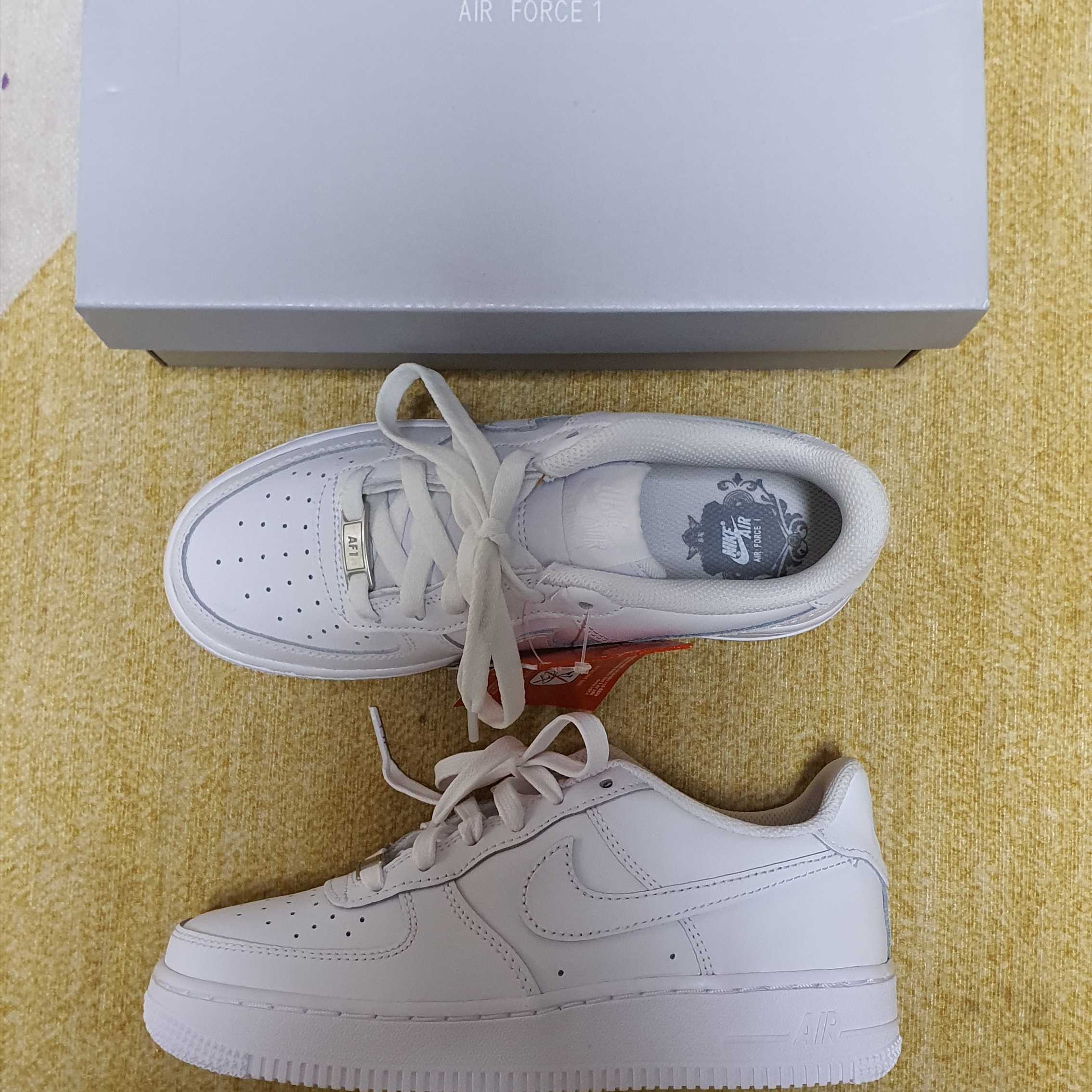 (GS) Nike Air Force 1 LE White 착용 스타일