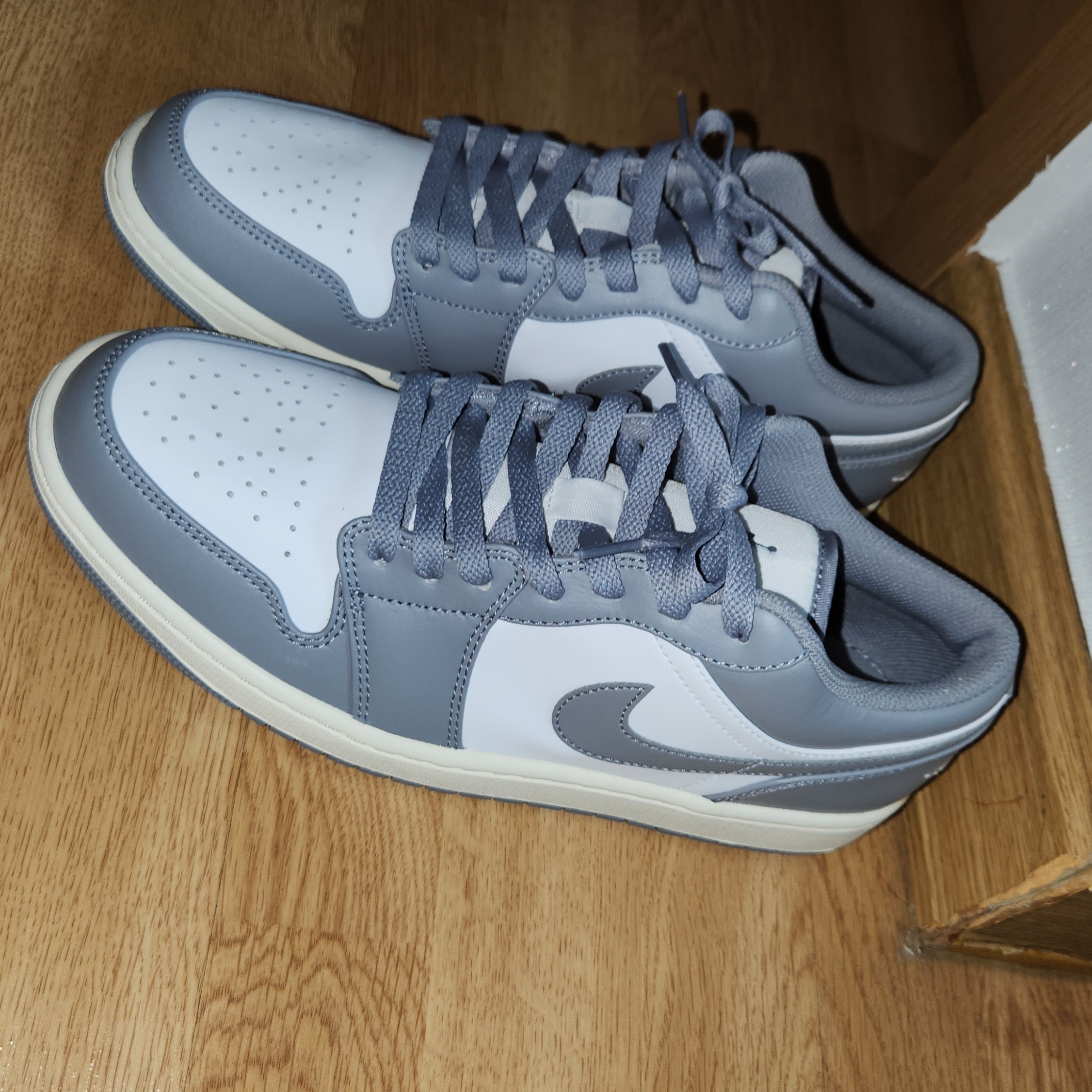 Jordan 1 Low Stealth and White 착용 스타일 - 4