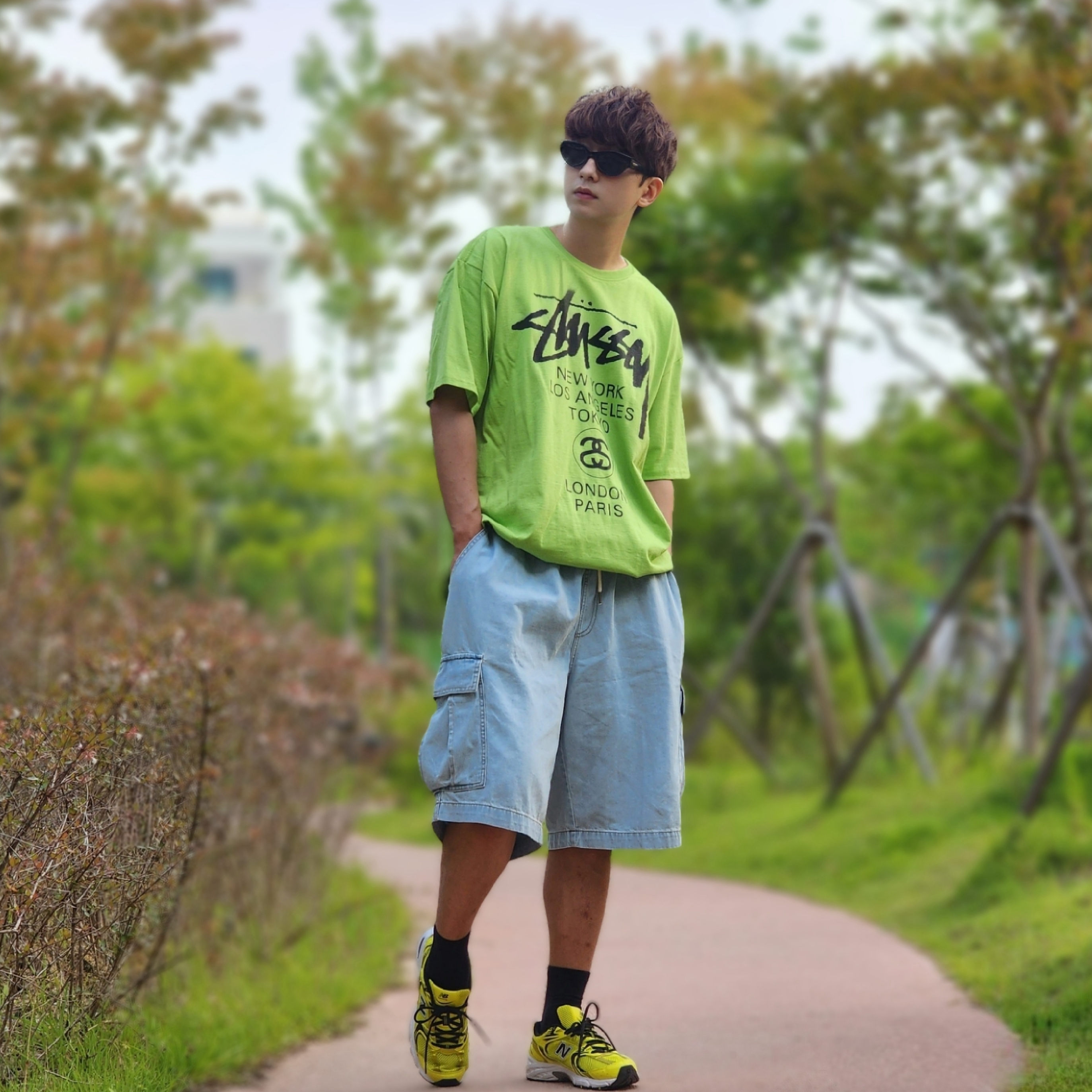 Stussy World Tour T-Shirt Tea 2023, New Balance 530 Yellow 착용 스타일 - 2