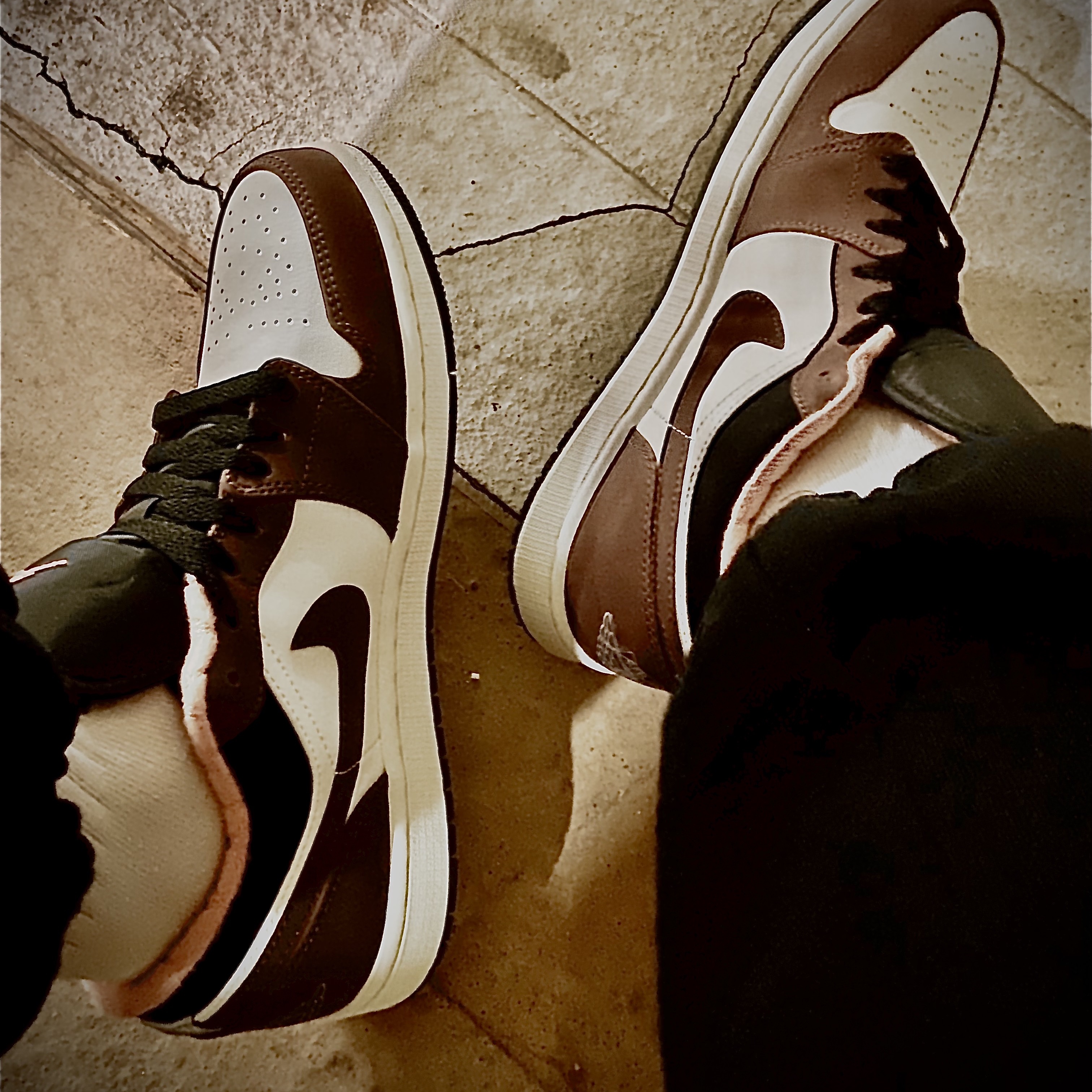 Jordan 1 Low SE Chocolate Bliss 착용 스타일