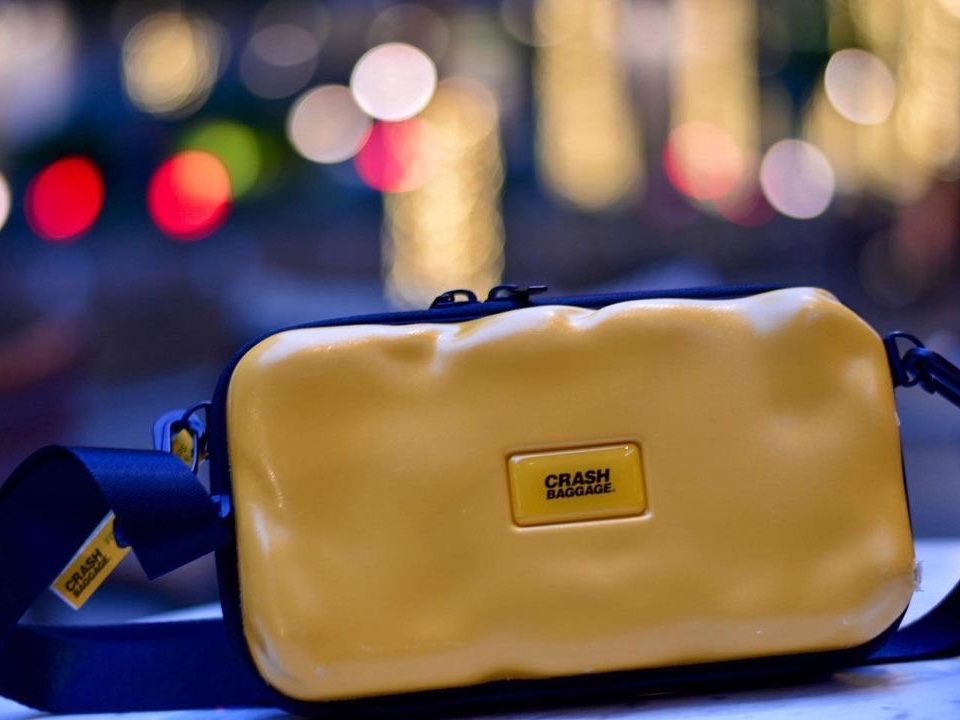 CRASH BAGGAGE Mini Icon Yellow, CRASH BAGGAGE Mini Icon Fucsia 착용 스타일