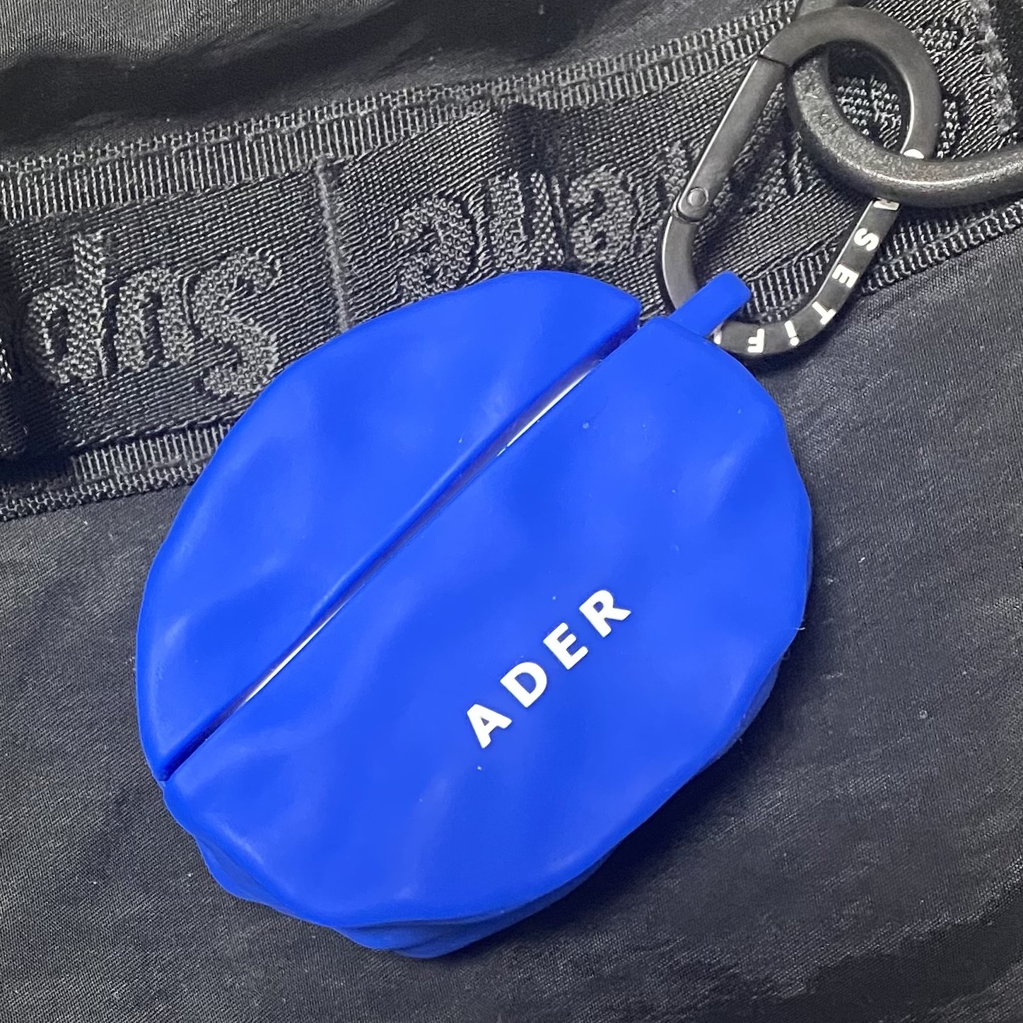 Casetify x Ader Error Wavy Collectable AirPods Pro 1st/2nd gen Case Blue 착용 스타일