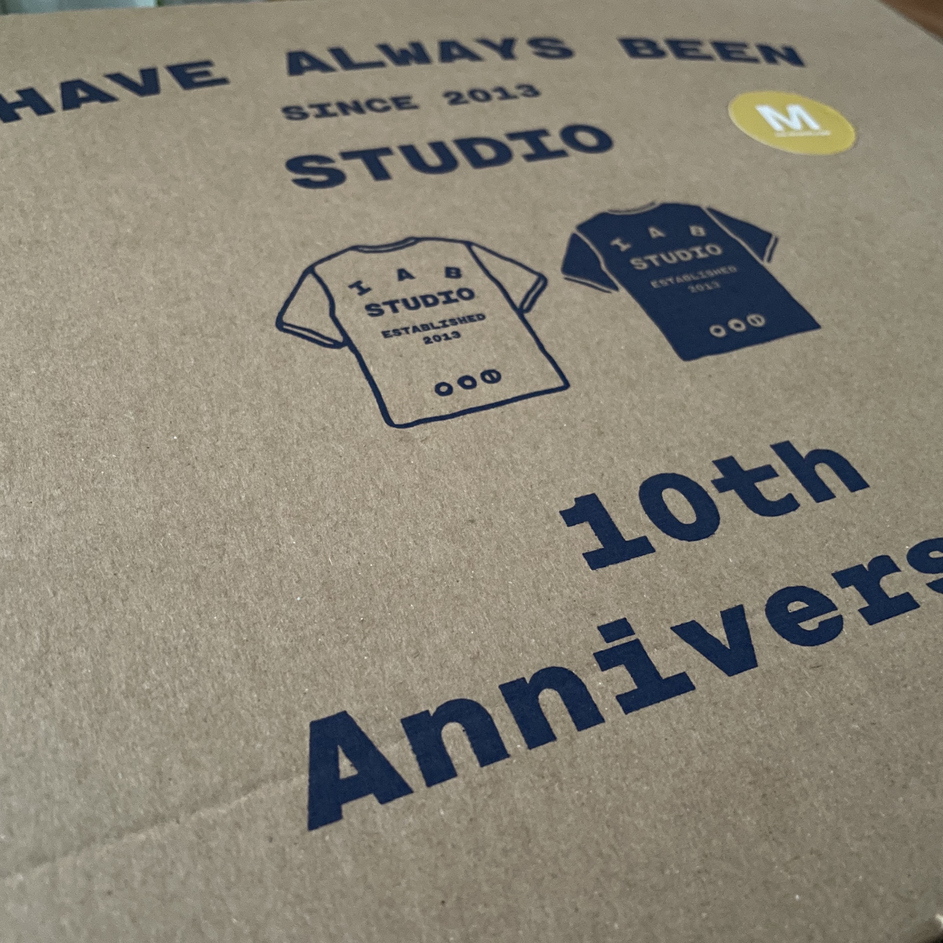 IAB Studio 10th Anniversary T-Shirts Pack White & Black (2 Pack) 착용 스타일