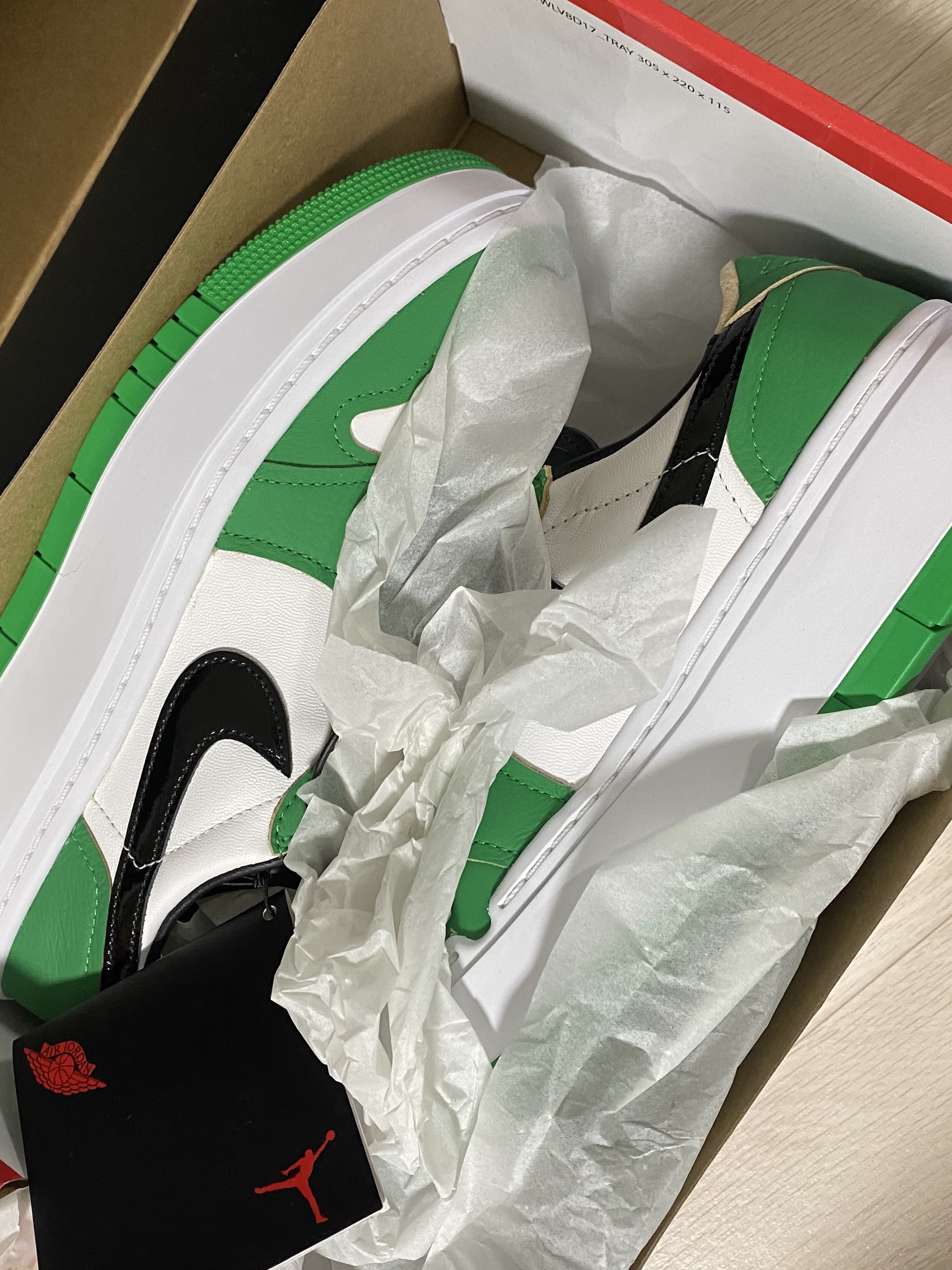 (W) Jordan 1 Elevate Low SE Lucky Green 착용 스타일 - 1
