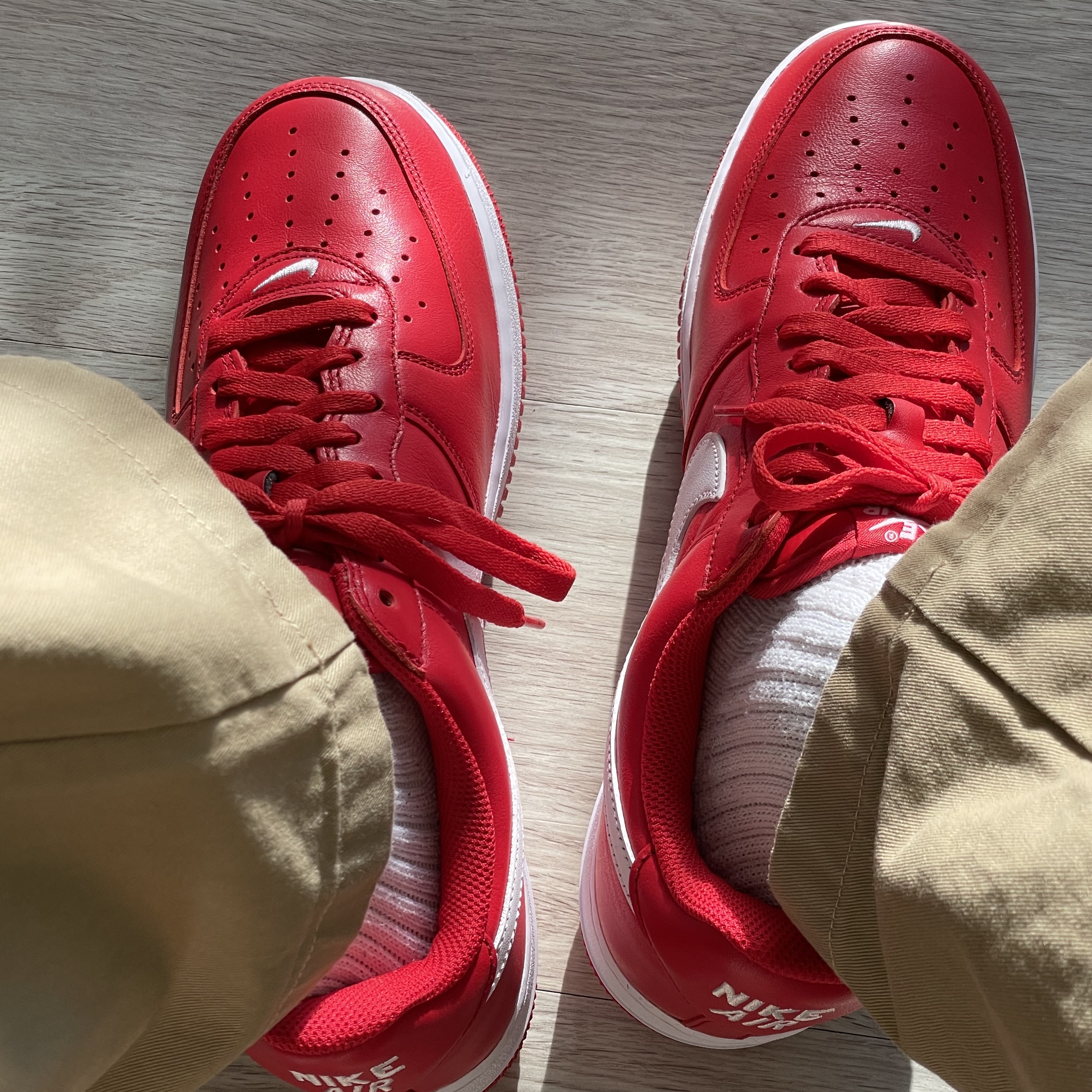 Nike Air Force 1 Low Retro Color of the Month University Red 착용 스타일 - 2