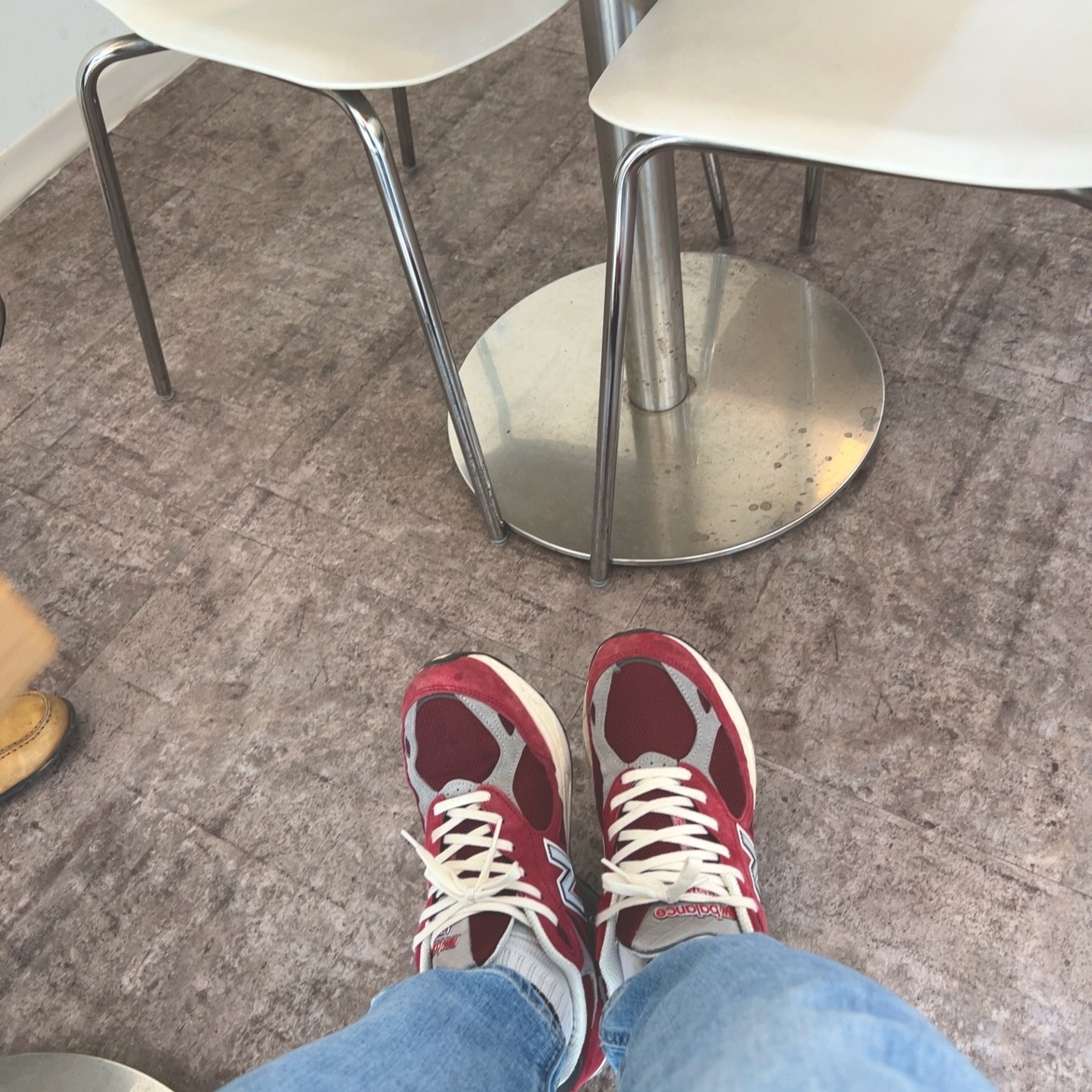 New Balance 990v3 Made in USA Scarlet Marblehead 착용 스타일