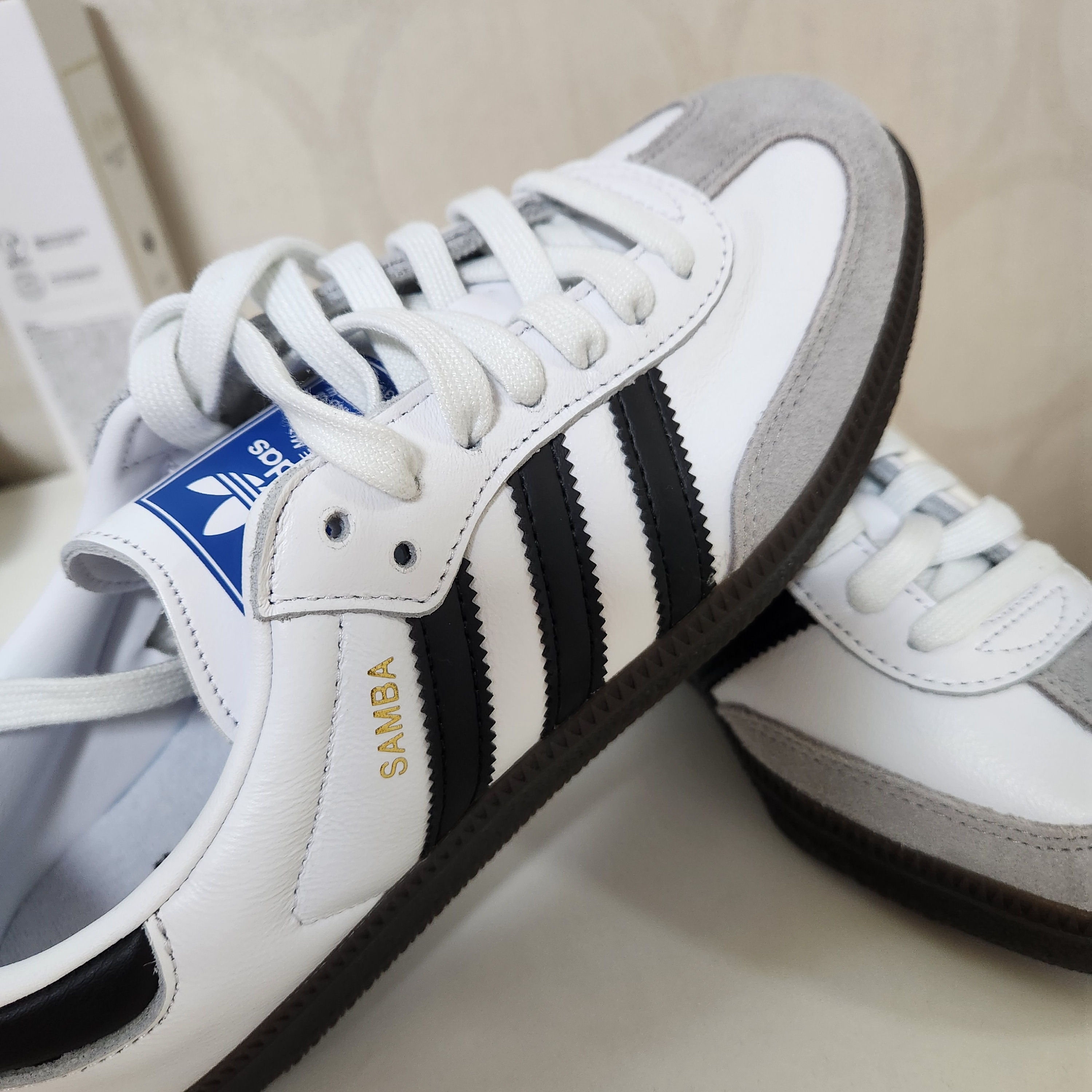 Adidas Samba OG Cloud White 착용 스타일 - 1