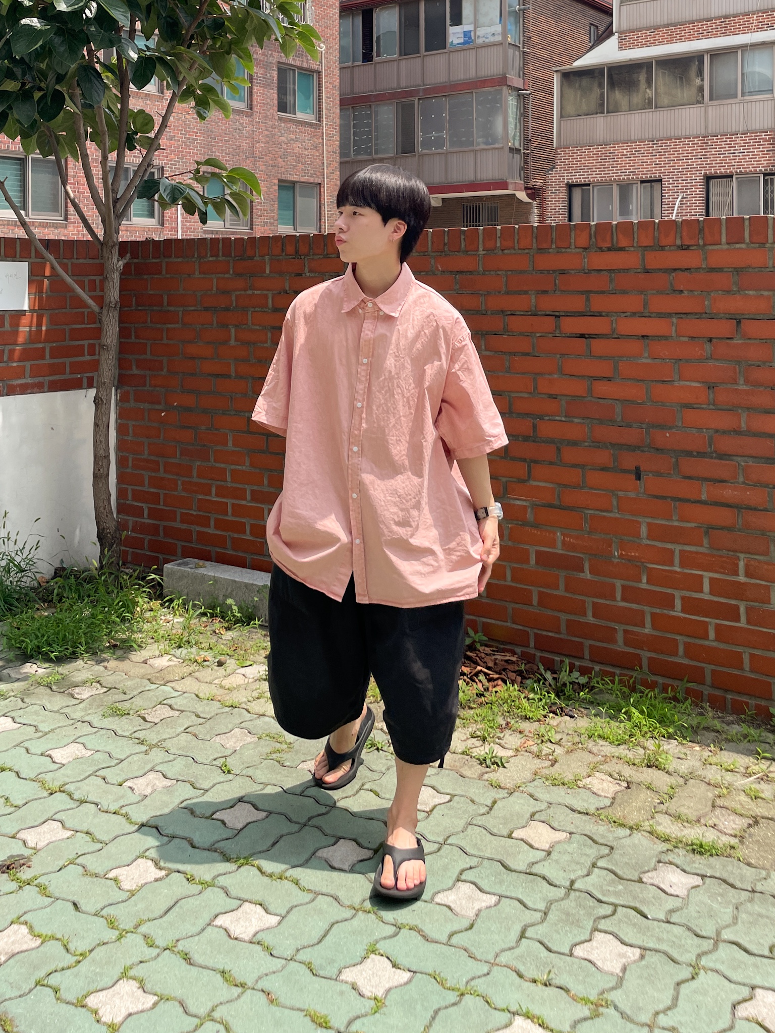 Oofos OOriginal Black 착용 스타일 - 3