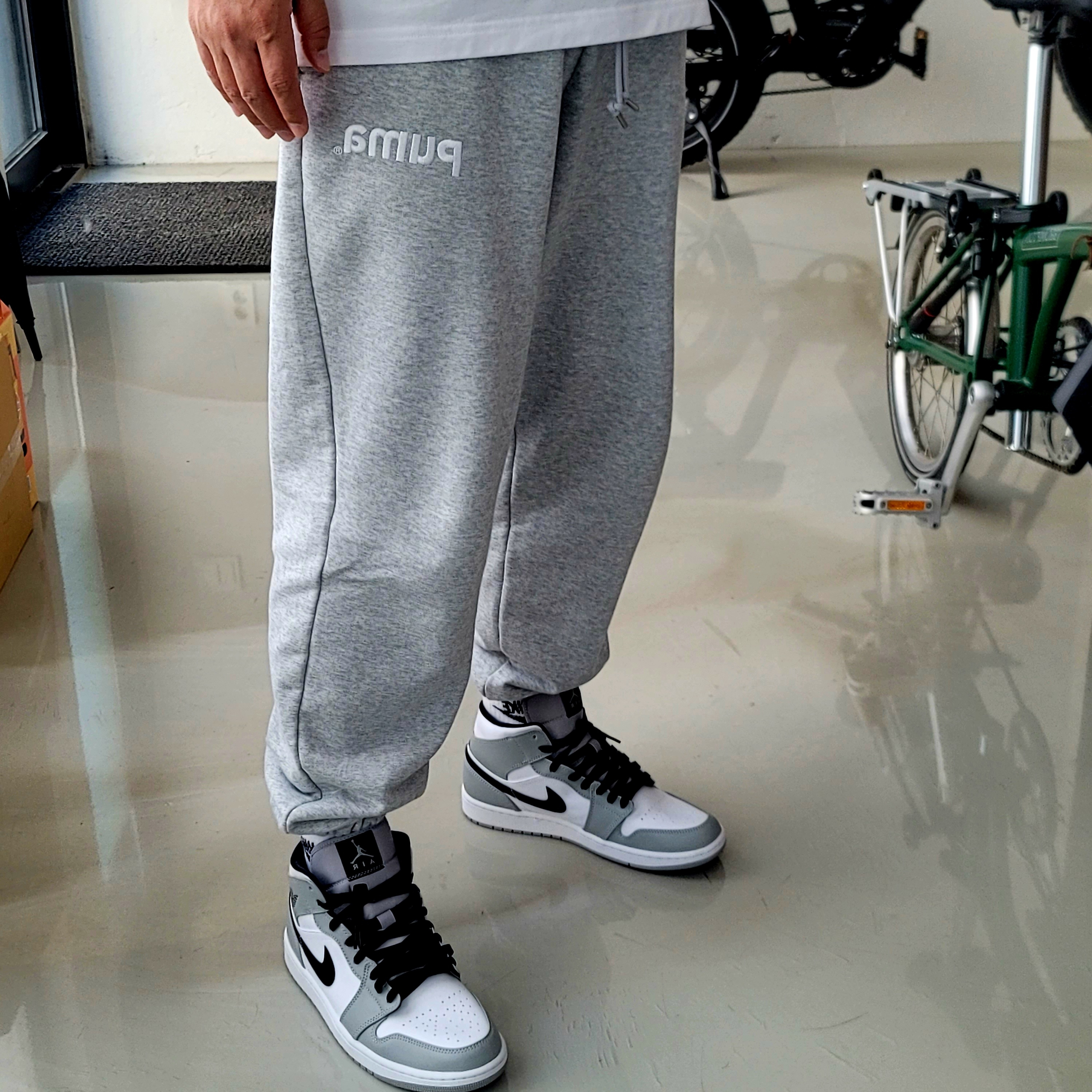 Jordan 1 Mid Light Smoke Grey 착용 스타일
