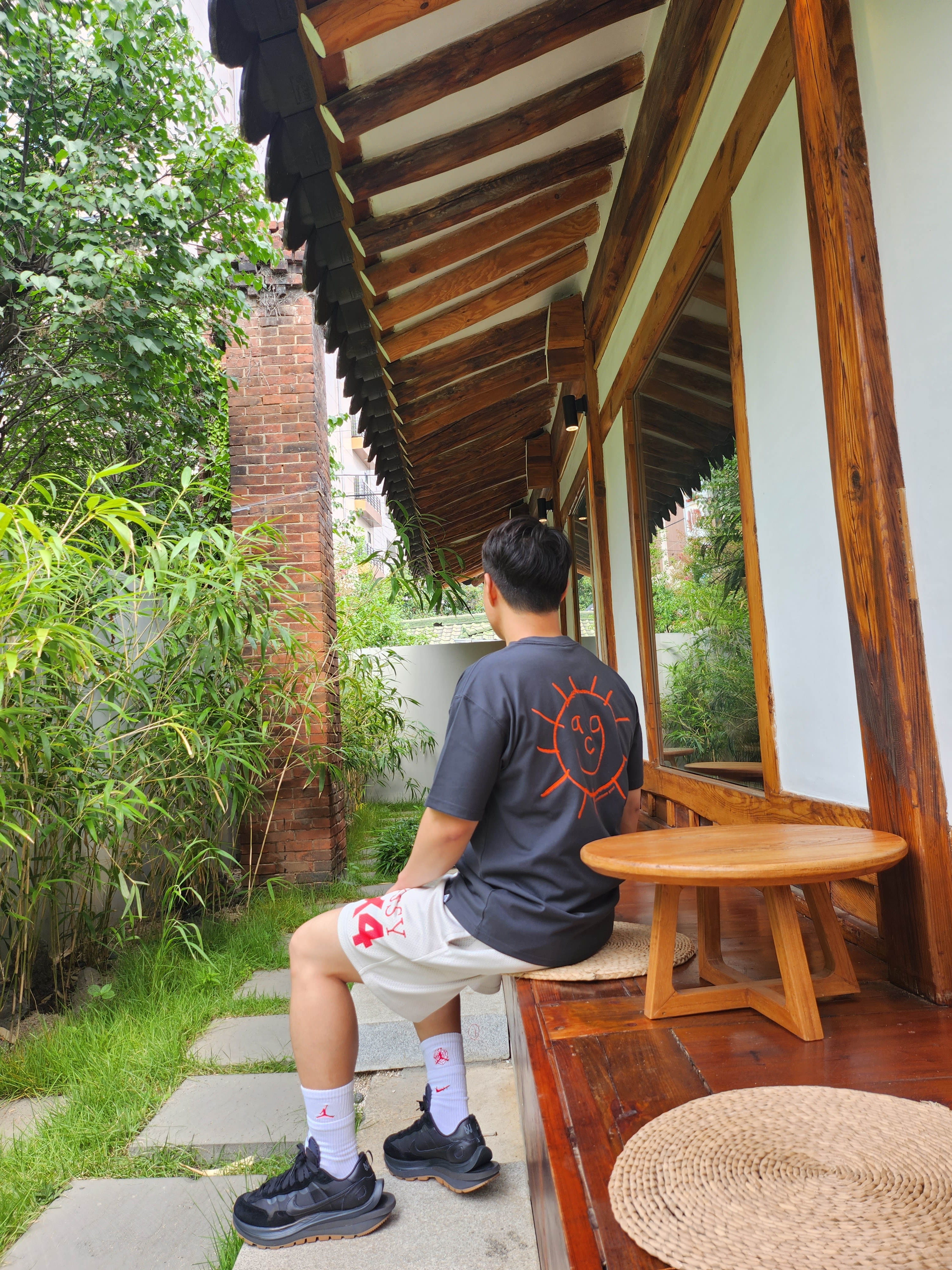 Nike ACG Sunshine T-Shirt Dark Smoke Grey - Asia, Stussy 4x4 Mesh Shorts Bone 착용 스타일