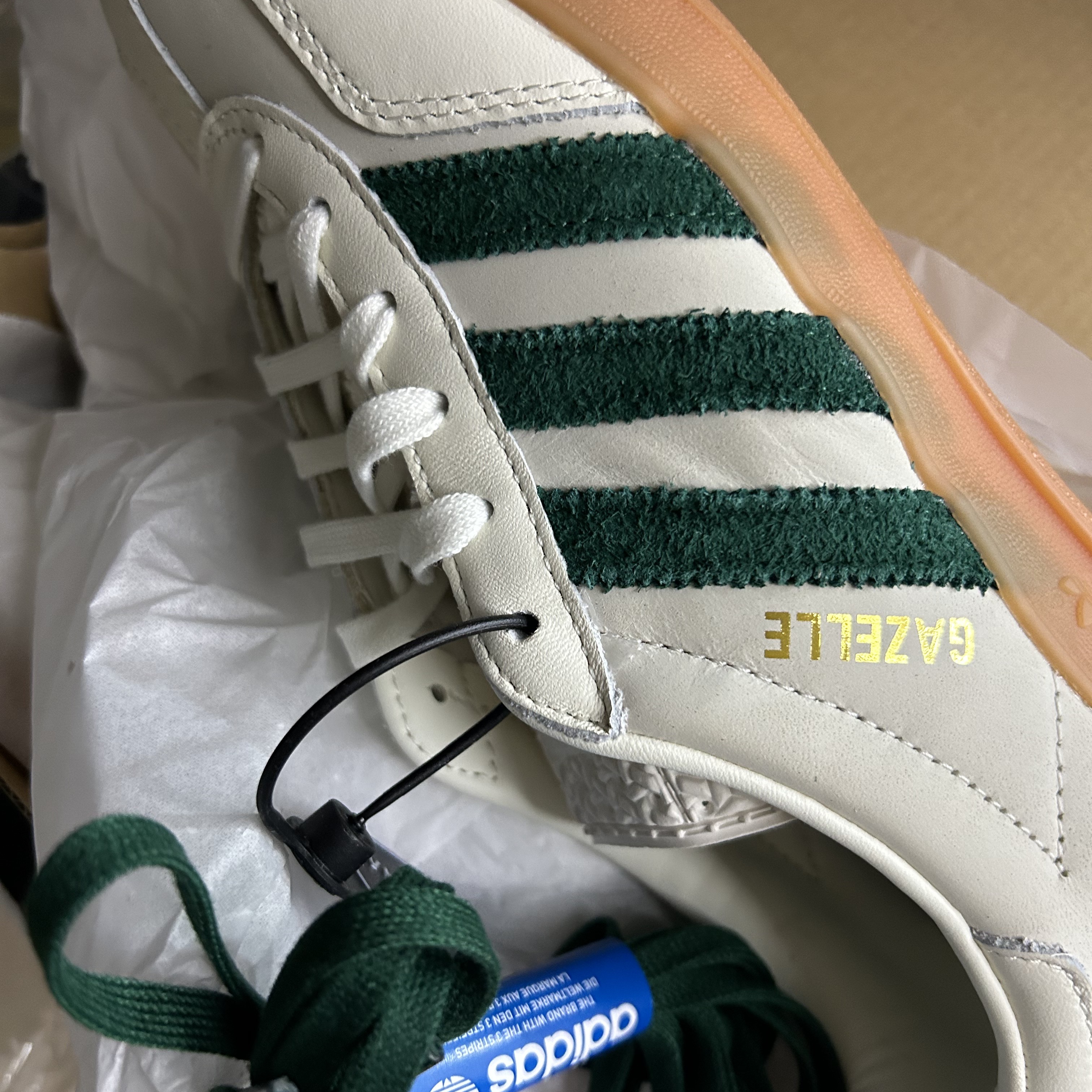 Adidas x Emmi Gazelle Indoor Off White Dark Green 착용 스타일