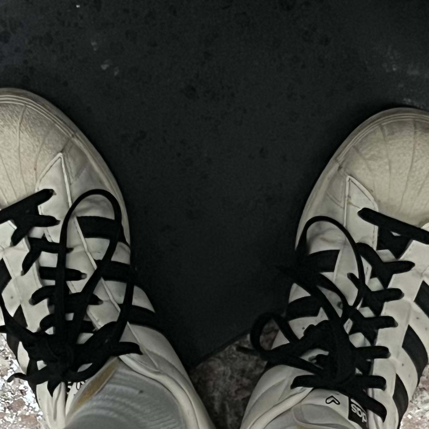 Adidas x Andre Saraiva Superstar Cream White Core Black 착용 스타일