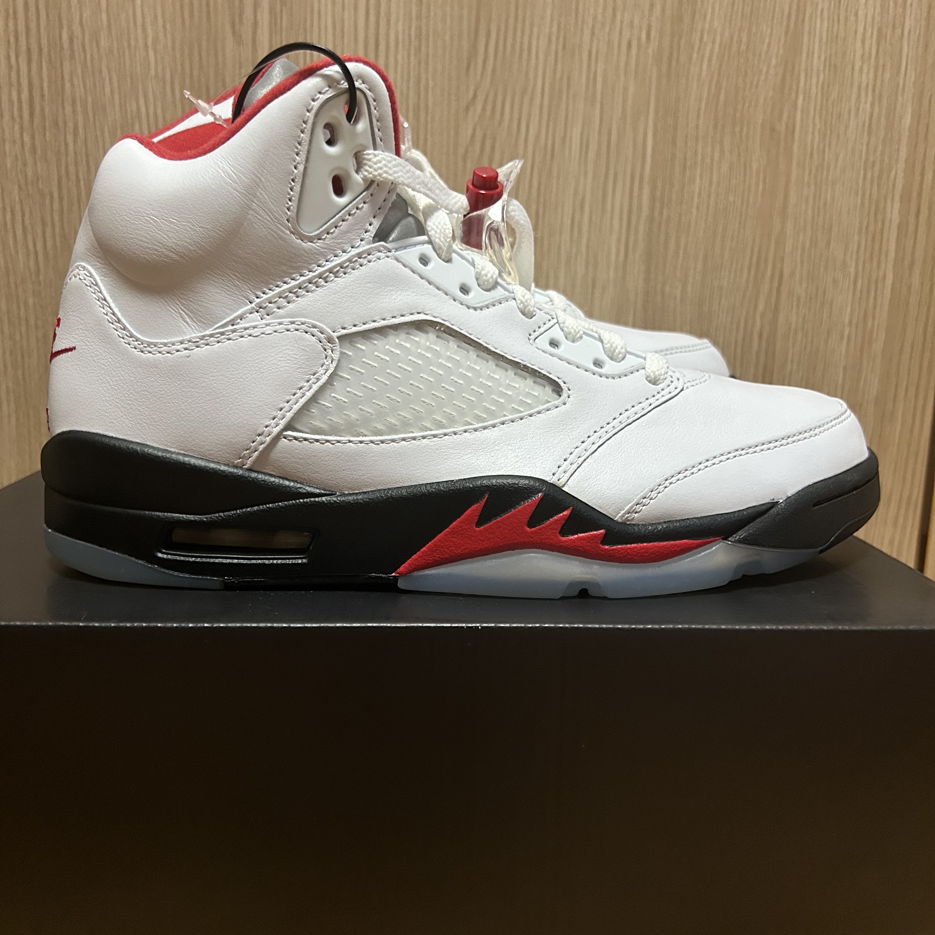Jordan 5 Retro Fire Red Silver Tongue 2020 착용 스타일