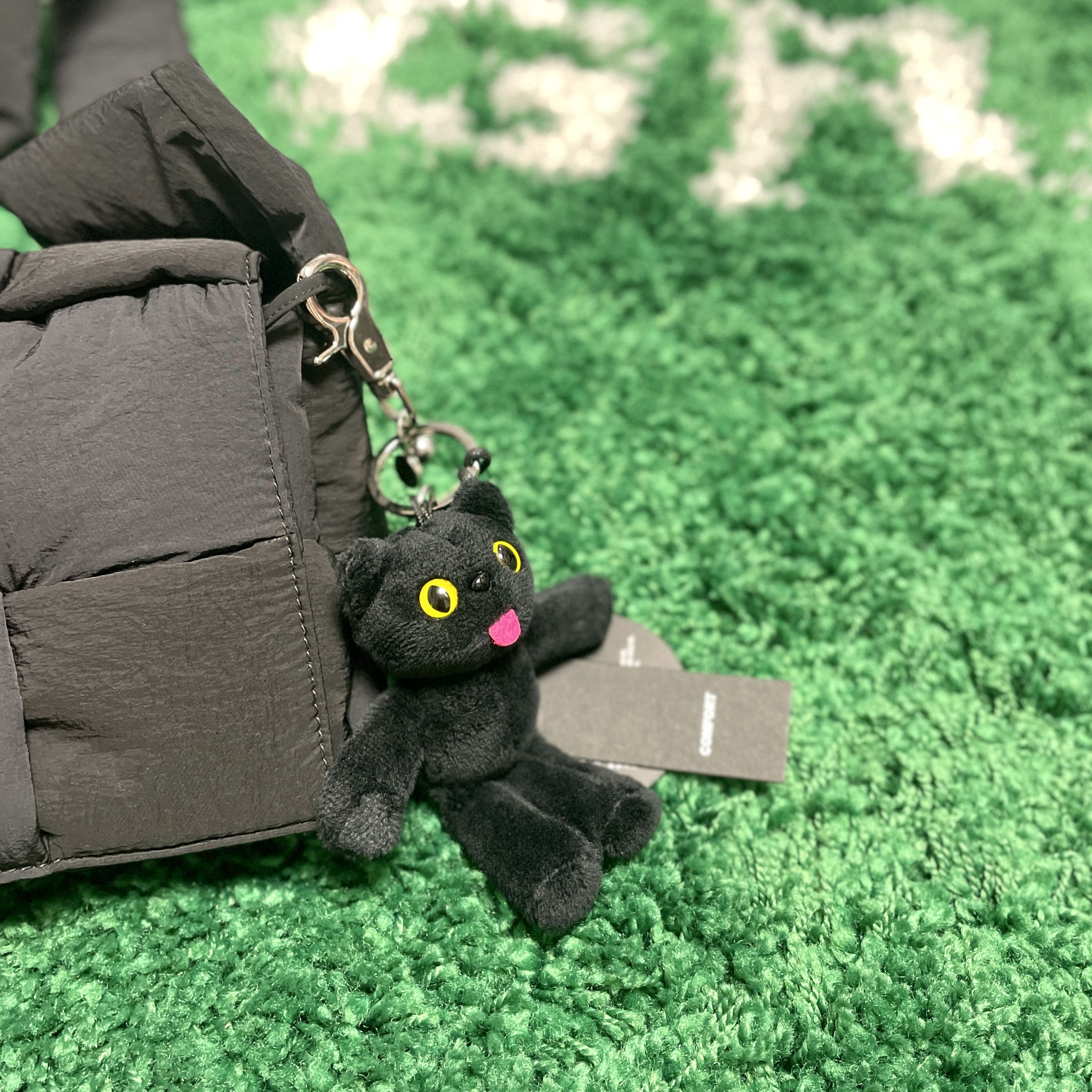 Bottega Veneta Padded Tech Cassette Black, Comfort Piyong Keyring Black 착용 스타일