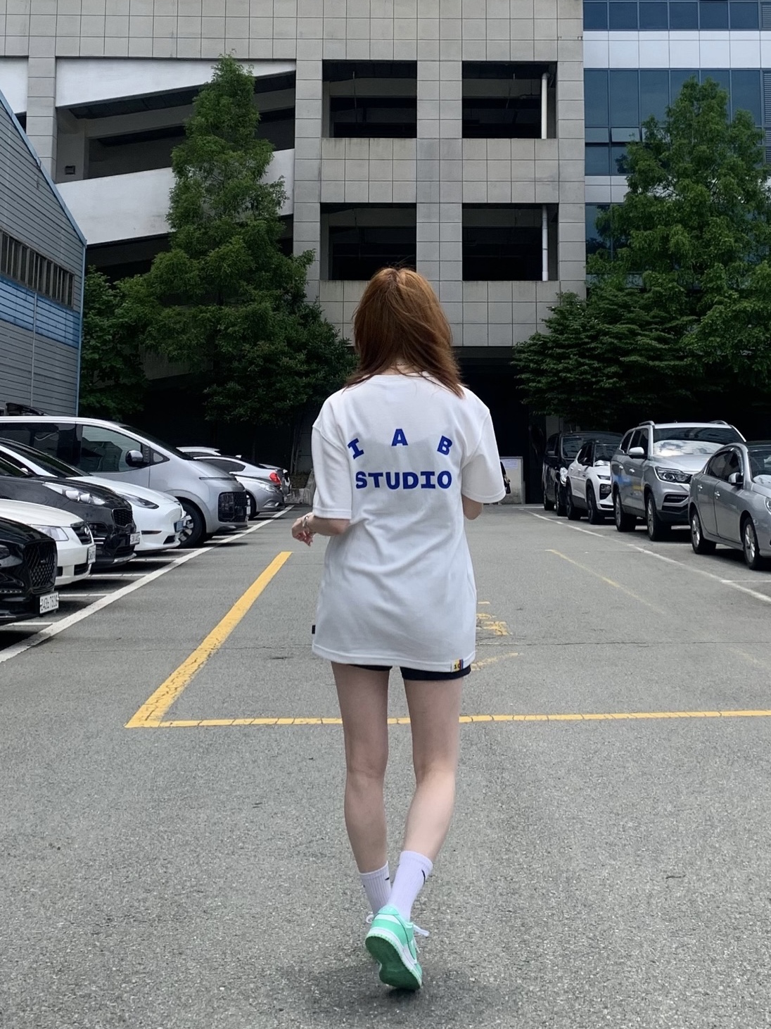 IAB Studio 10th Anniversary T-Shirts Pack White & Black (2 Pack), (W) Nike Dunk Low Green Glow 착용 스타일 - 1