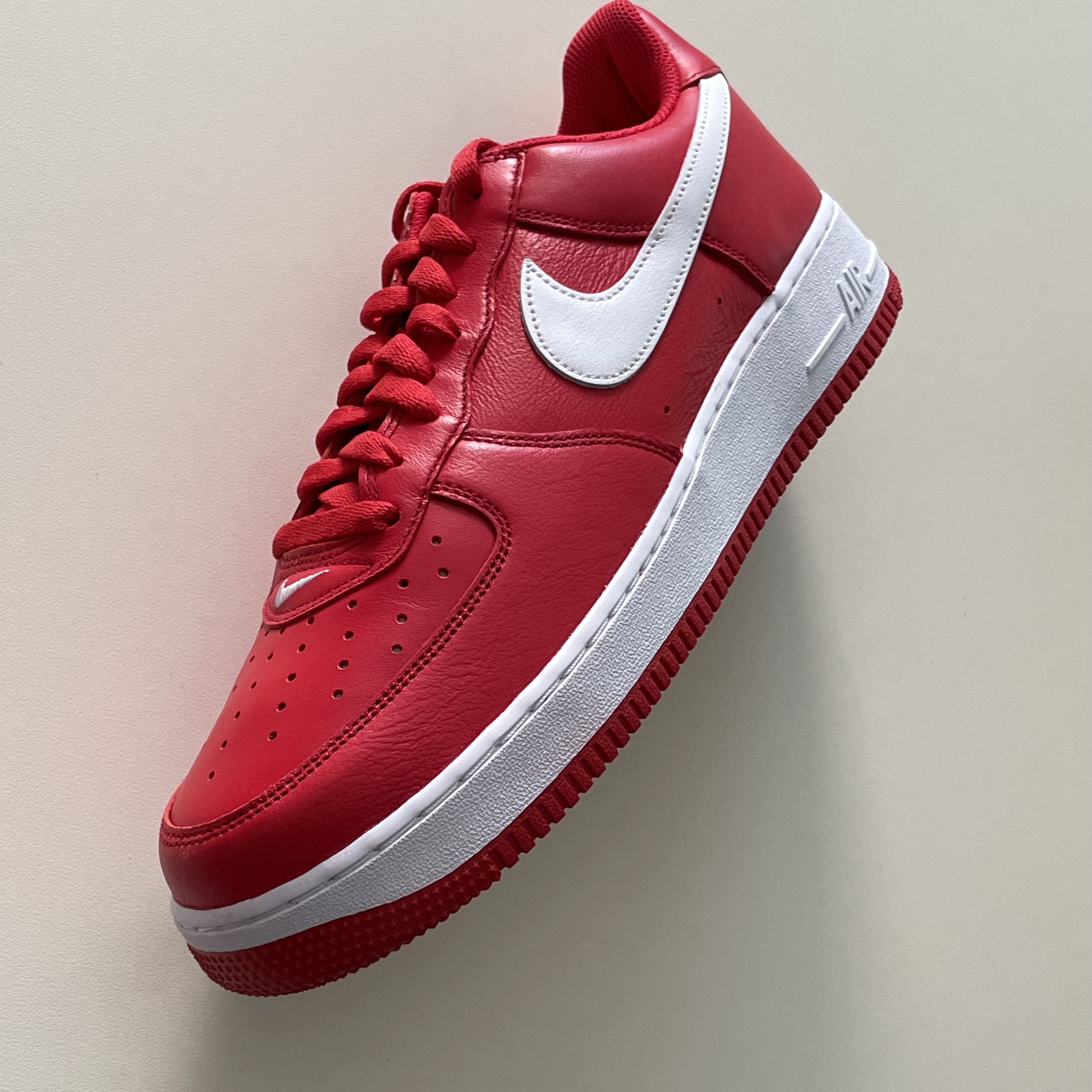 Nike Air Force 1 Low Retro Color of the Month University Red 착용 스타일 - 1