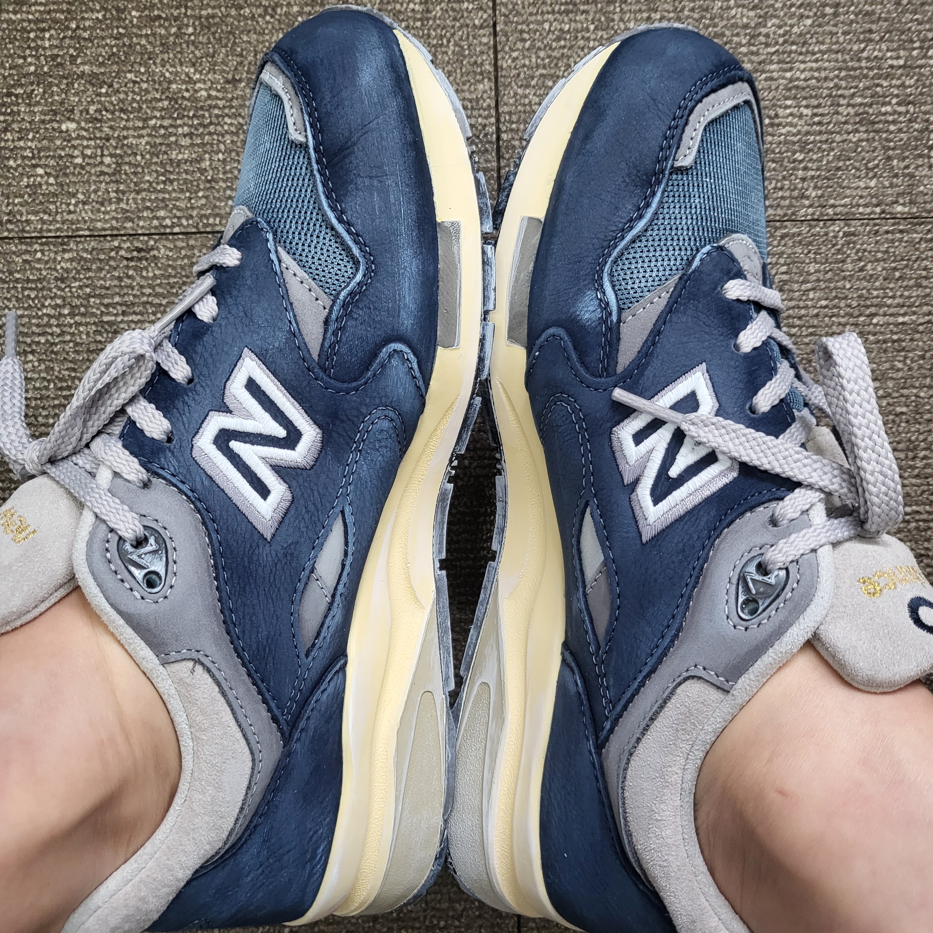 New Balance 1600 Premium Vintage Navy 착용 스타일 - 3