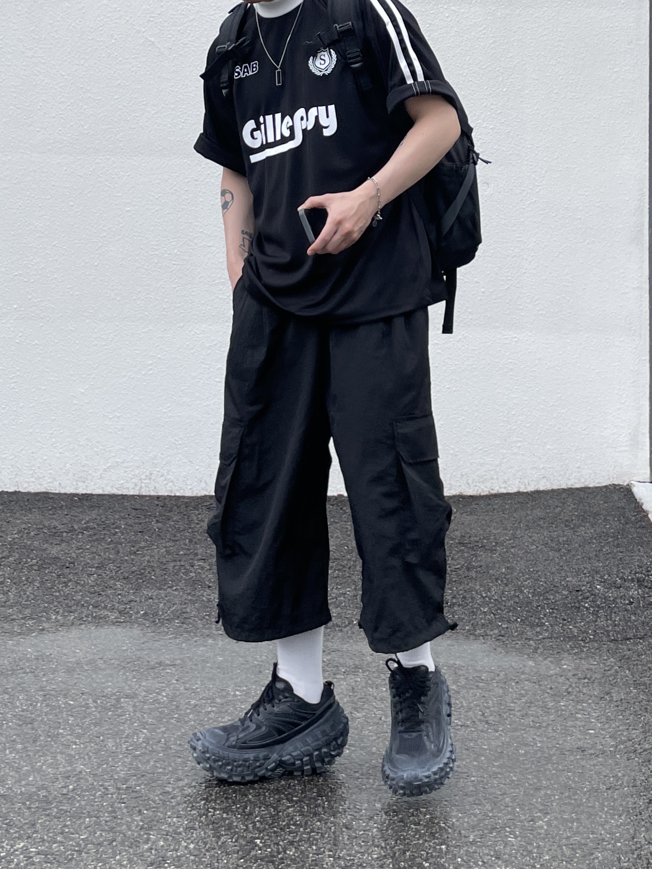 Balenciaga Defender Sneakers Black 착용 스타일 - 2