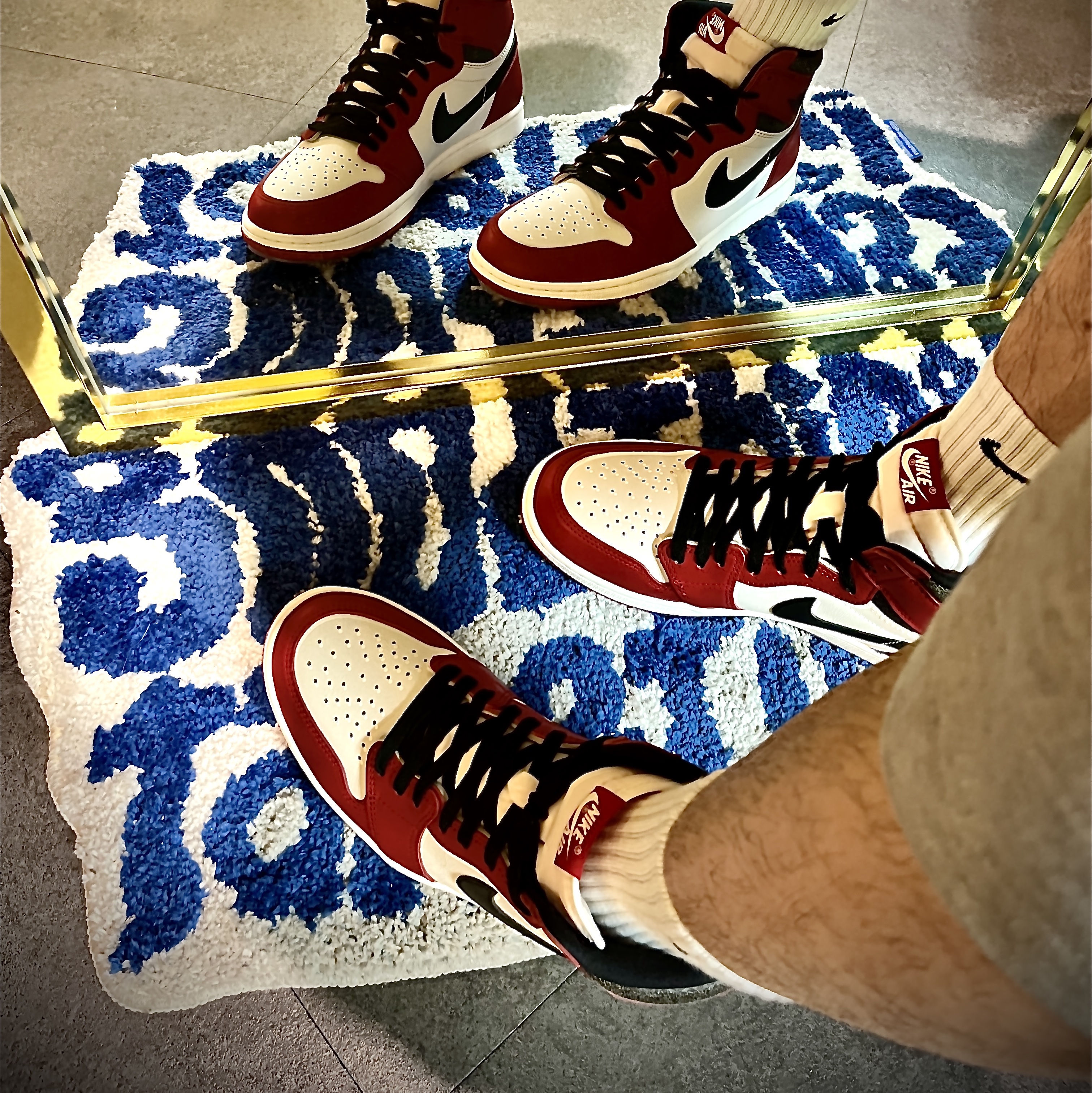 Jordan 1 Retro High OG Chicago 2022 ์ฐฉ์ฉ ์คํ์ผ - 1
