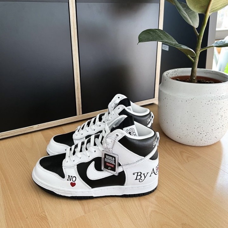 Nike x Supreme SB Dunk High OG QS By Any Means Black White 착용 스타일