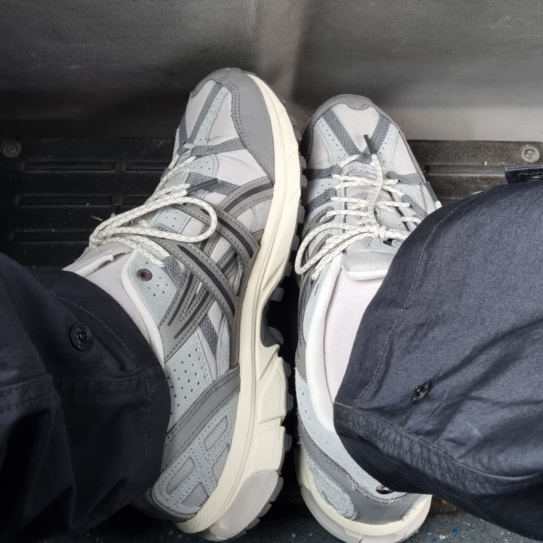 Asics Gel-Sonoma 15-50 Oyster Grey Clay Grey 착용 스타일