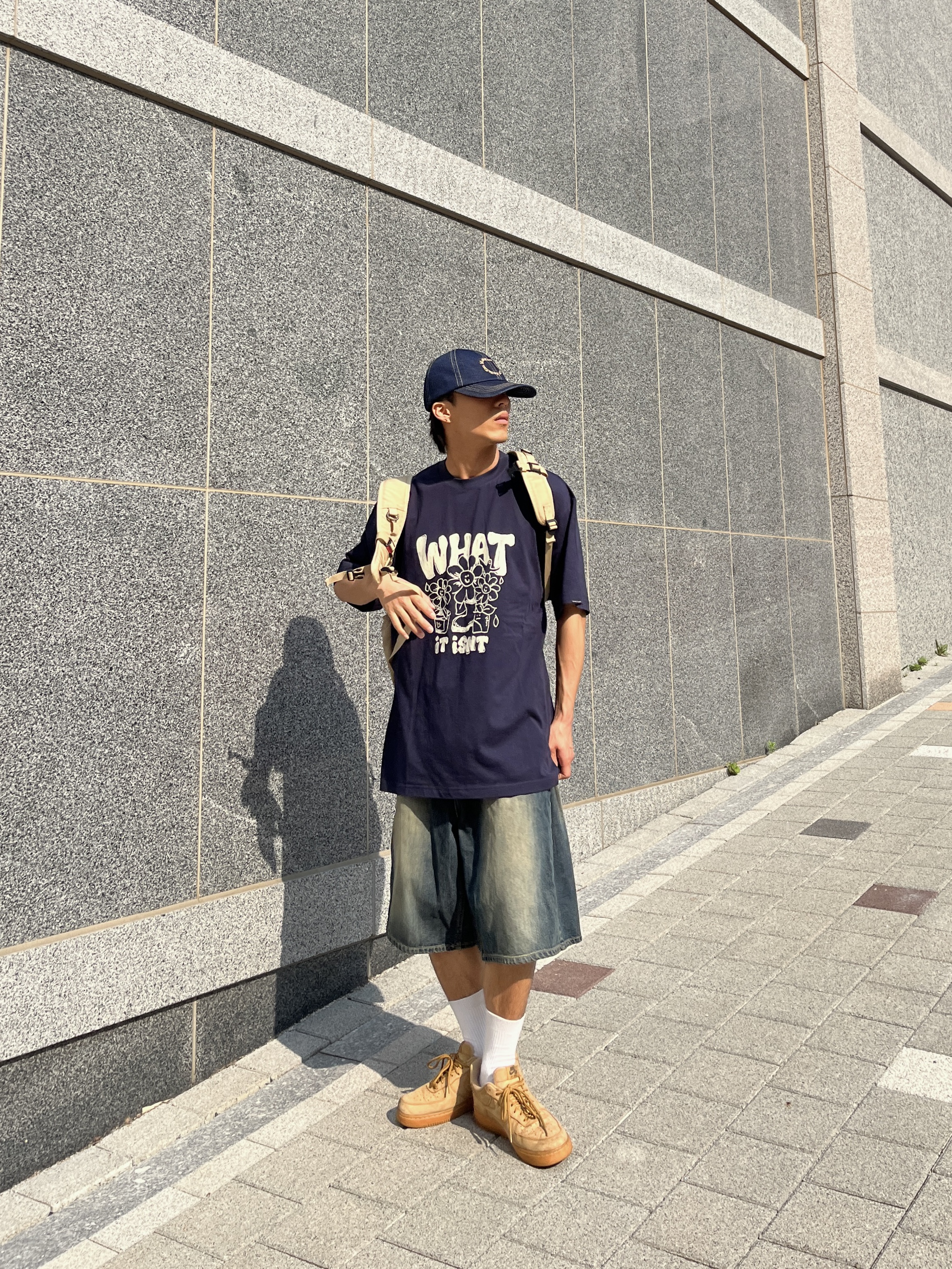 Nike Air Force 1 '07 WB Flax, Matin Kim Denim Circle Logo Ball Cap Blue 착용 스타일 - 2