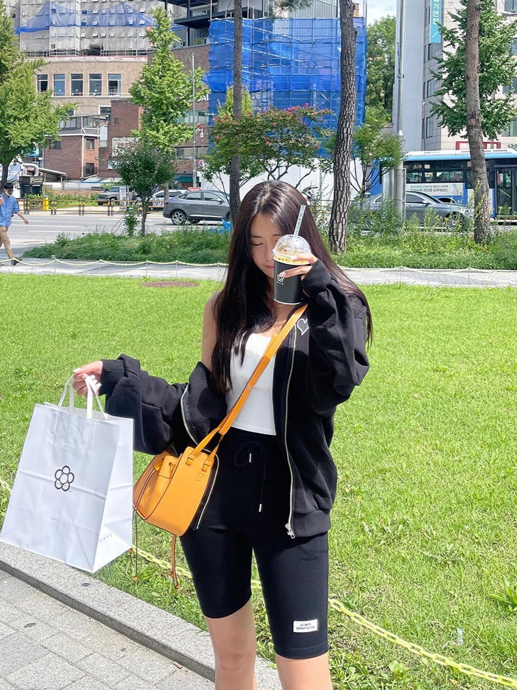 Loewe Mini Hammock Drawstring Bag in Pebble Grain Calfskin Ochre, Loewe Mini Hammock Drawstring Bag in Classic Calfskin Ash Grey 착용 스타일