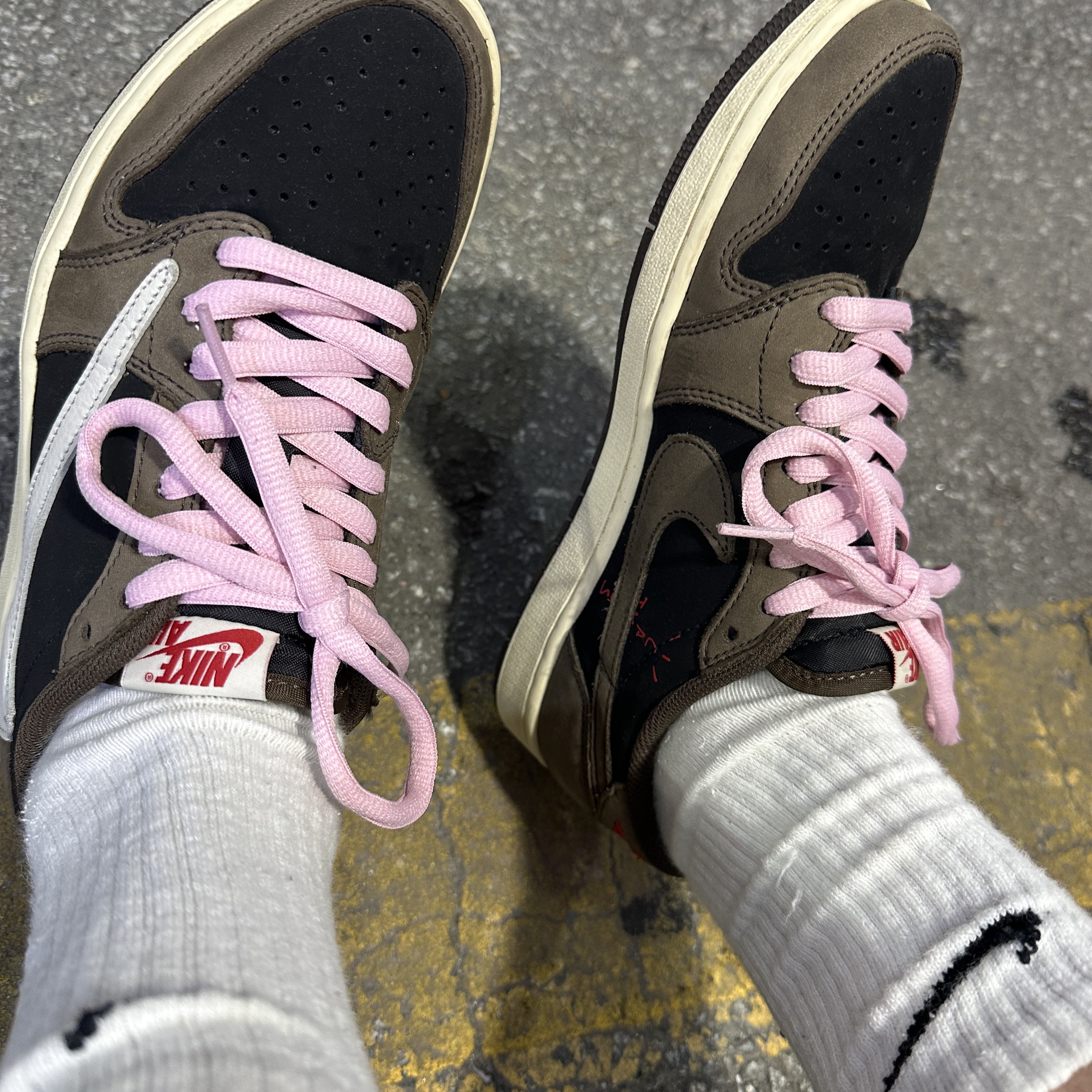 Jordan 1 x Travis Scott Retro Low OG SP Mocha 착용 스타일