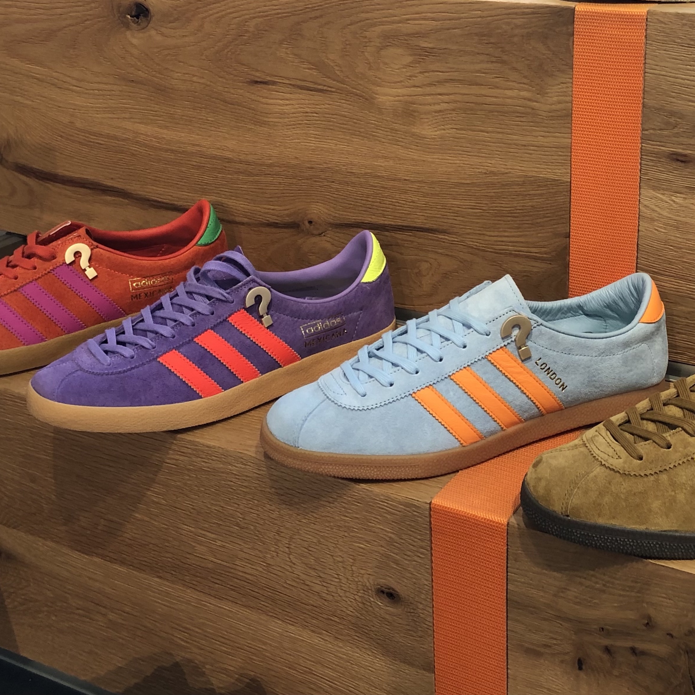 Adidas Mexicana Prototype Violet Fusion Solar Red - Size? Exclusive, Adidas London Brown Yellow - Size? Exclusive 착용 스타일 - 2