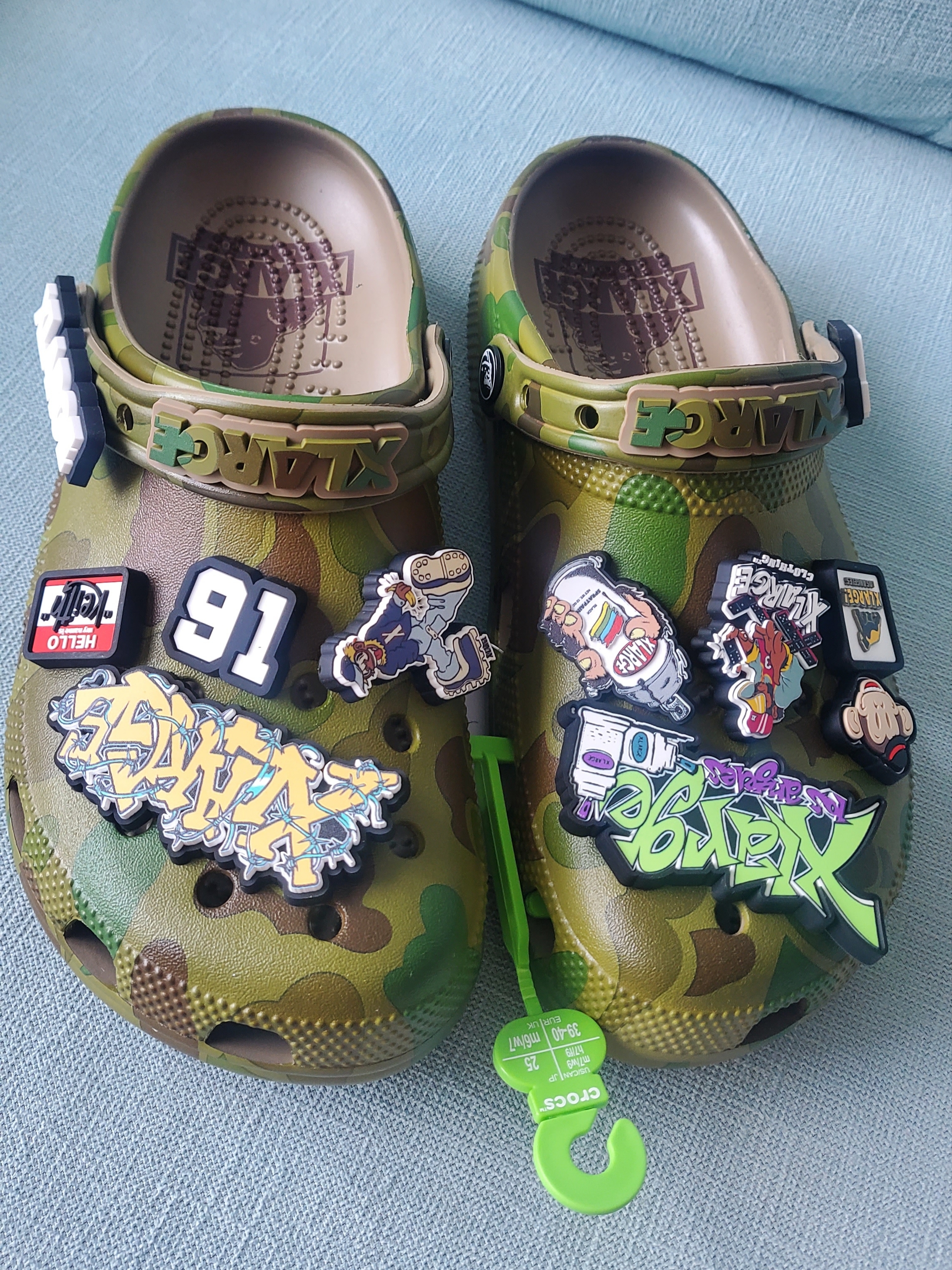 Crocs x XLarge Classic Clog Camo 착용 스타일