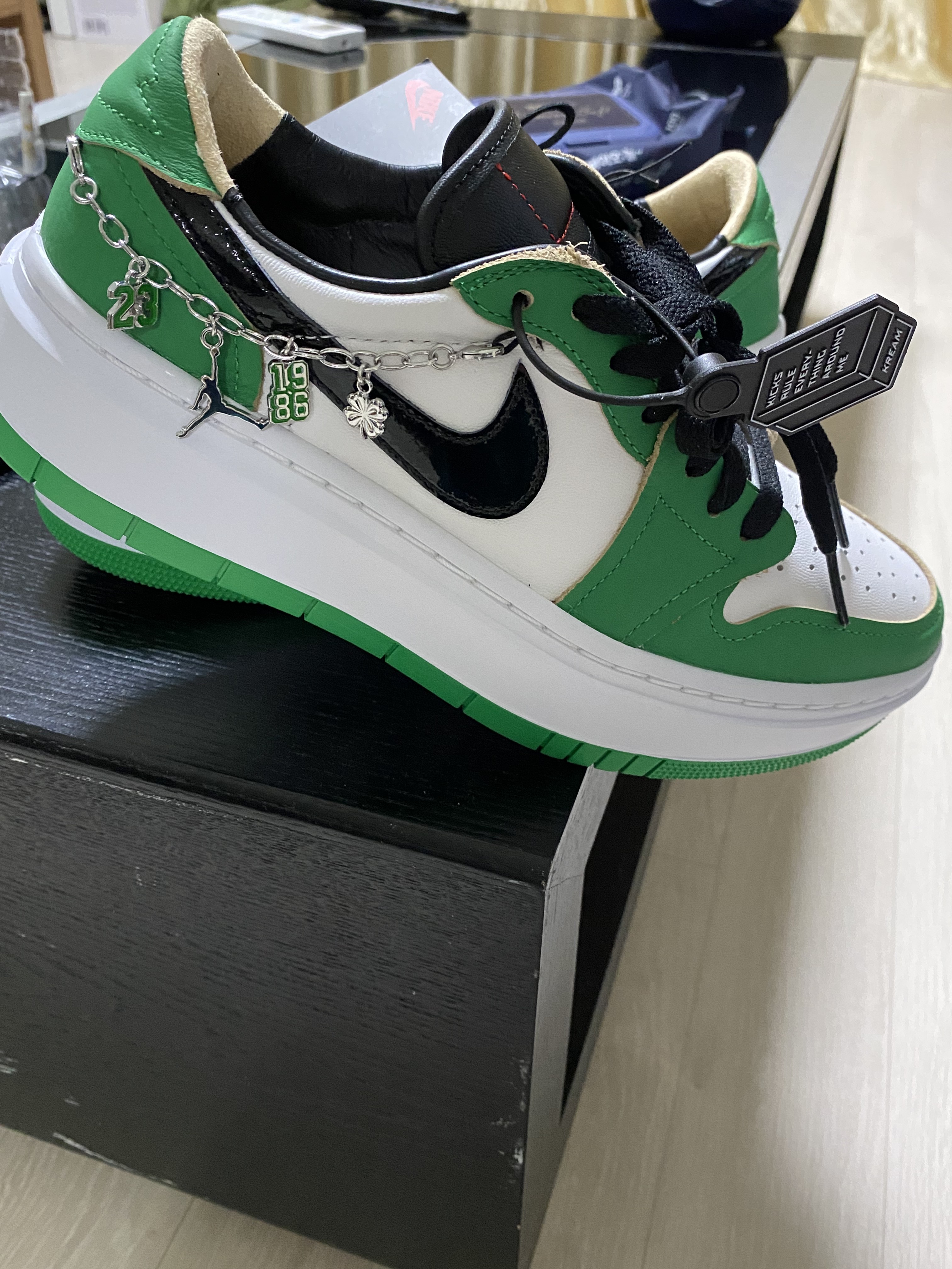 (W) Jordan 1 Elevate Low SE Lucky Green 착용 스타일 - 2