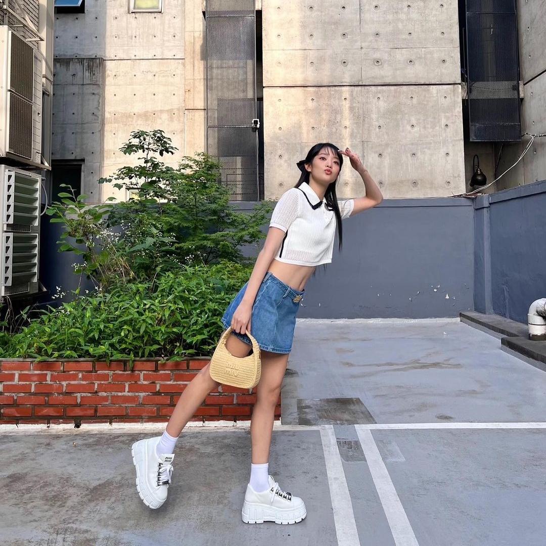 (W) Miu Miu Leather Laced Derby Shoes White 착용 스타일 - 3