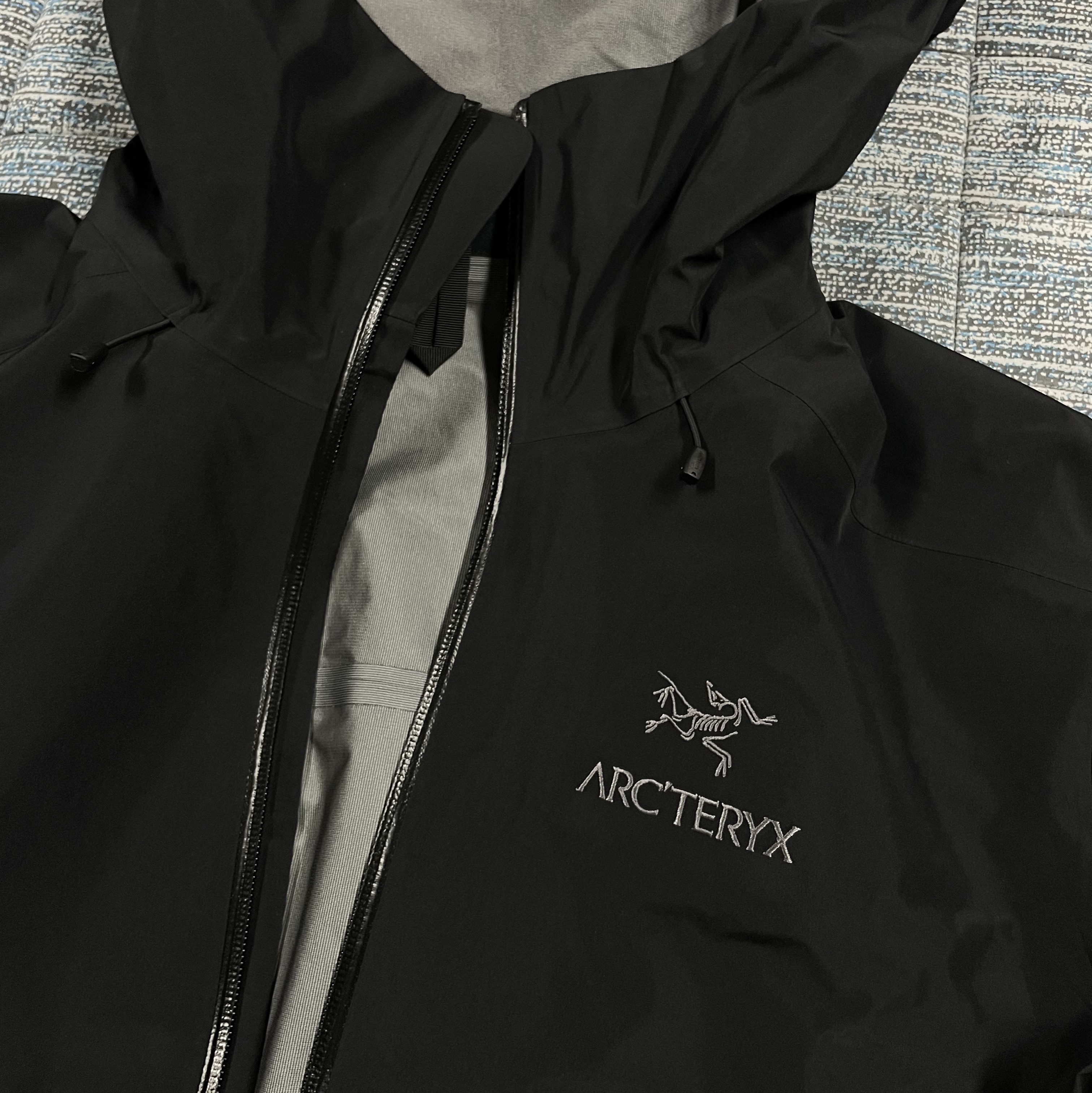 Arc'teryx Beta LT Jacket Black 착용 스타일